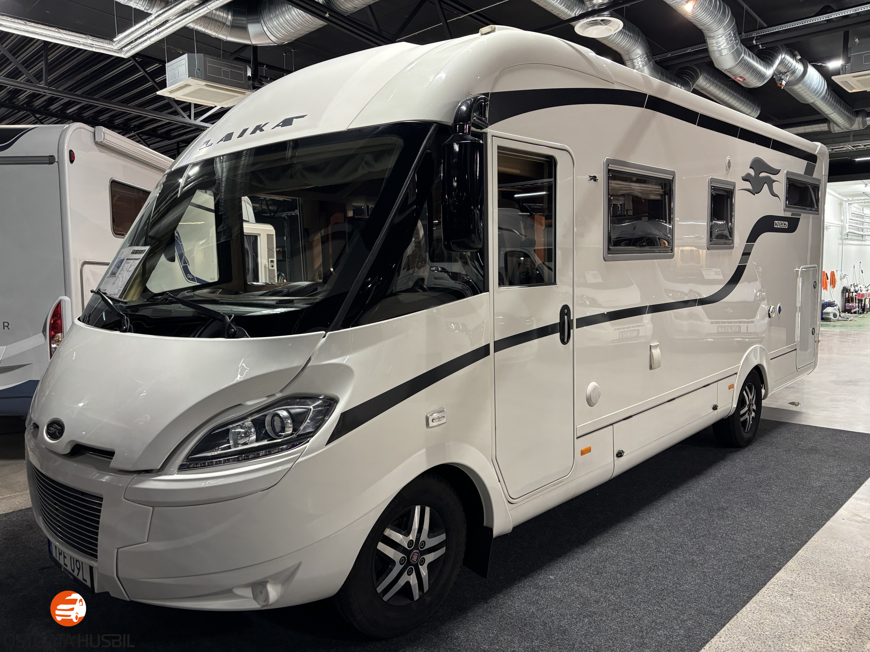 Produktbild 1 - Laika KREOS 7009 // 2 SOLPANELER // 150HK // ALDE 