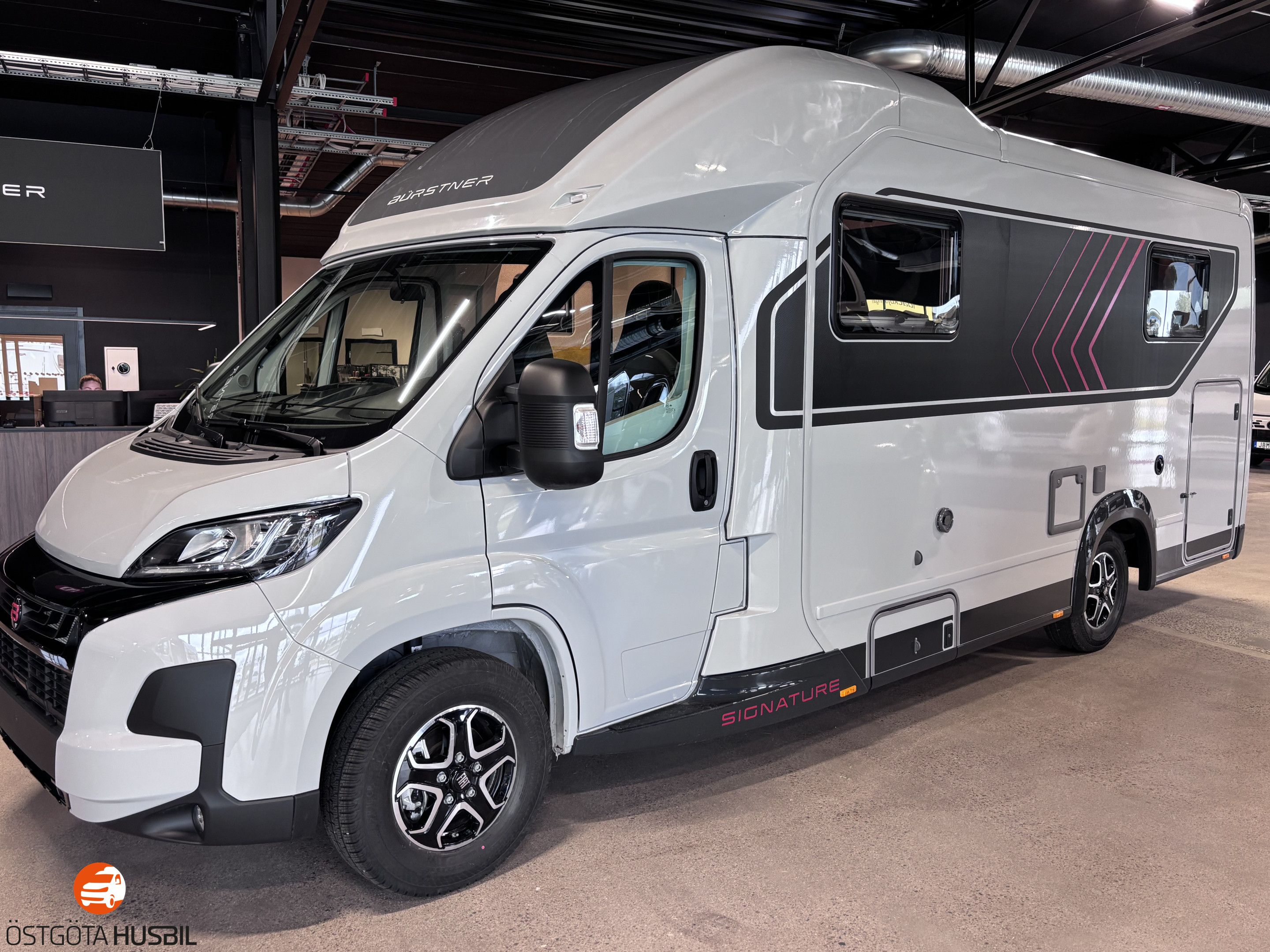 Produktbild 1 - Bürstner Signature 7.5 Qeenbed/Taksäng/Alde 2026