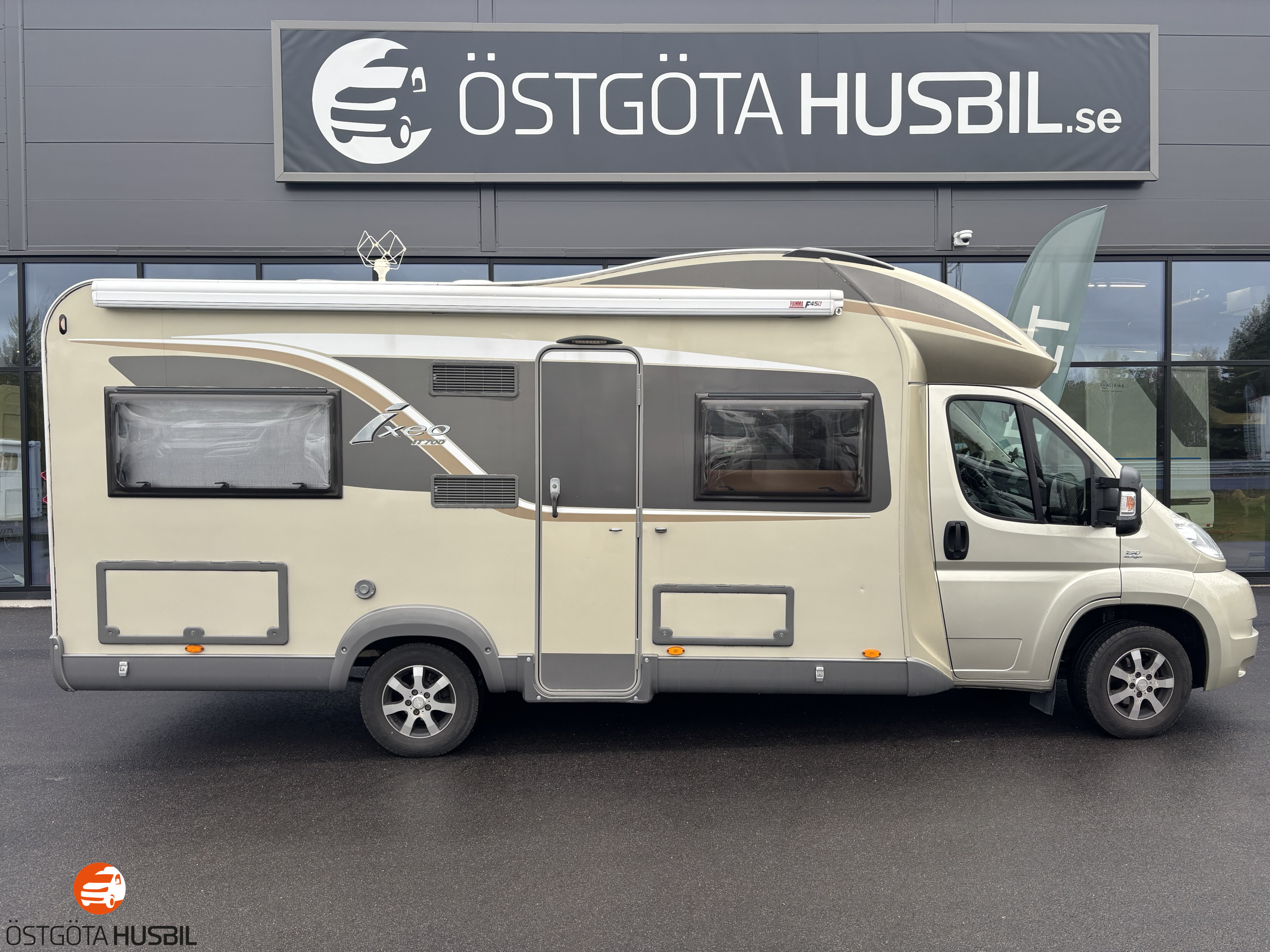 Produktbild 1 - Bürstner INKOMMANDE // IXEO 700 // 4BÄDD // L-SITTGRUPP 2013