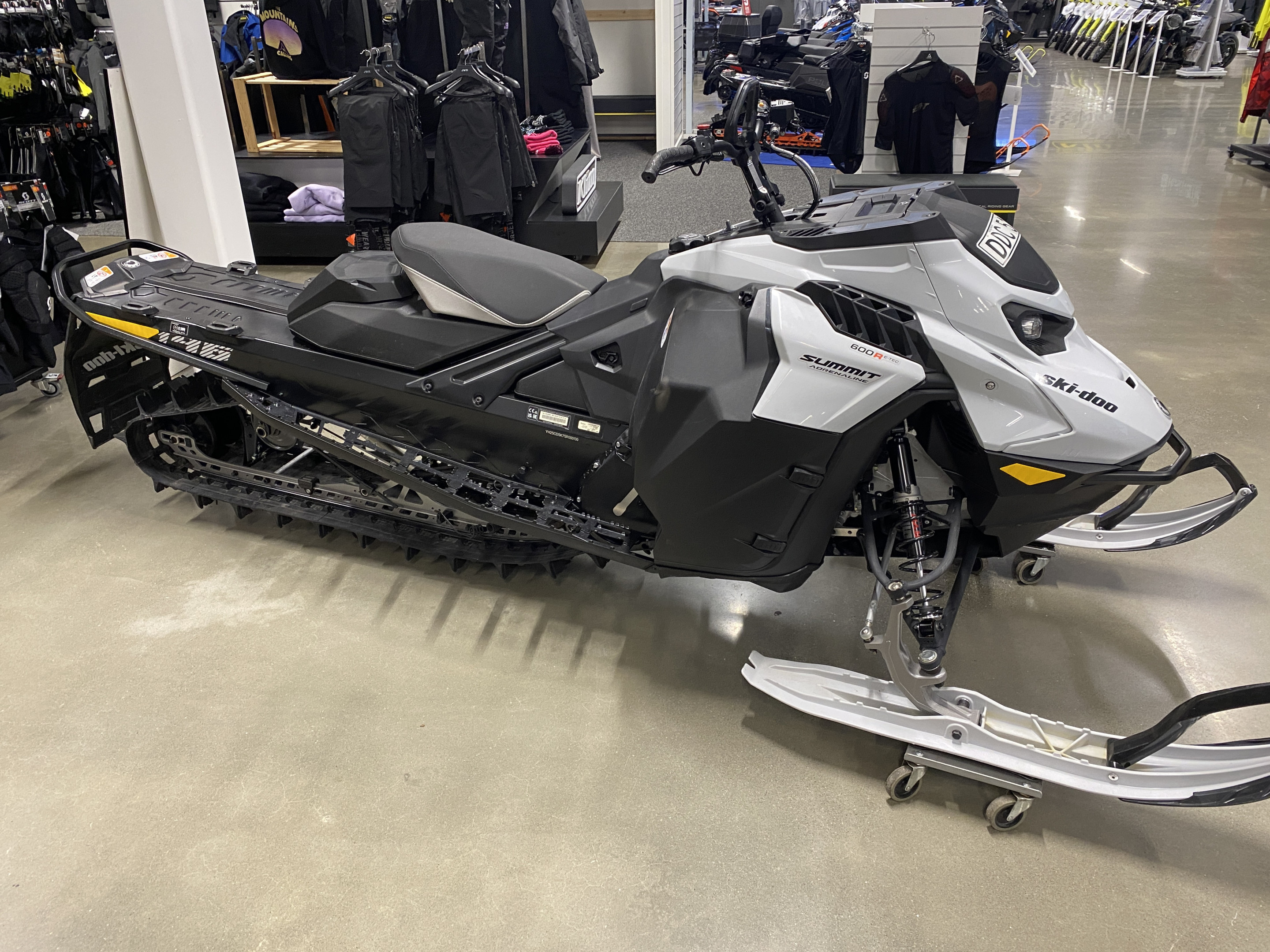 Produktbild 1 - Ski-doo Summit Adrenaline 600R E-TEC 146 MOMSAD 20
