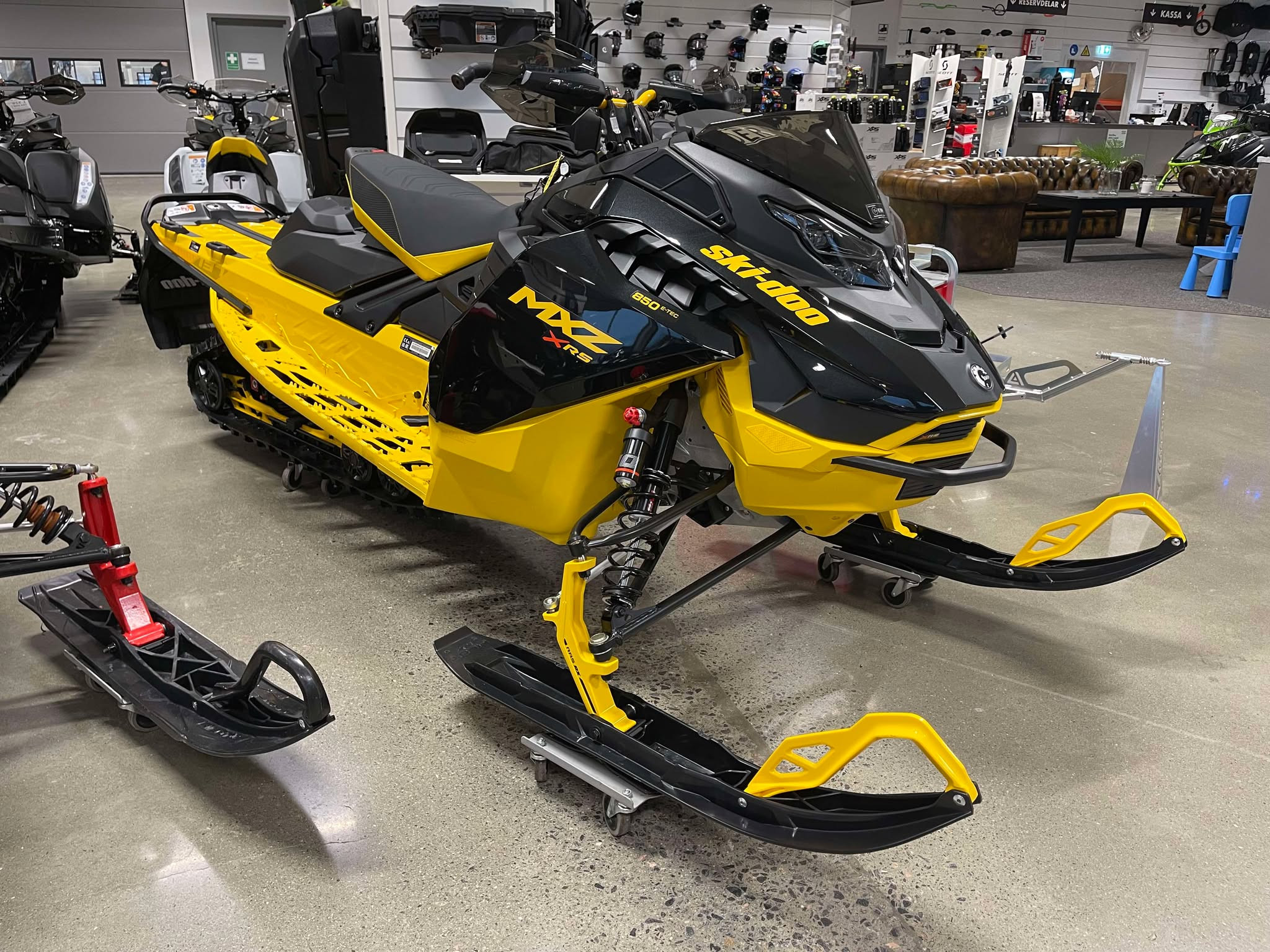 Produktbild 1 - Ski-doo MXZ X-RS 850 E-TEC 137" KAMPANJ 2025