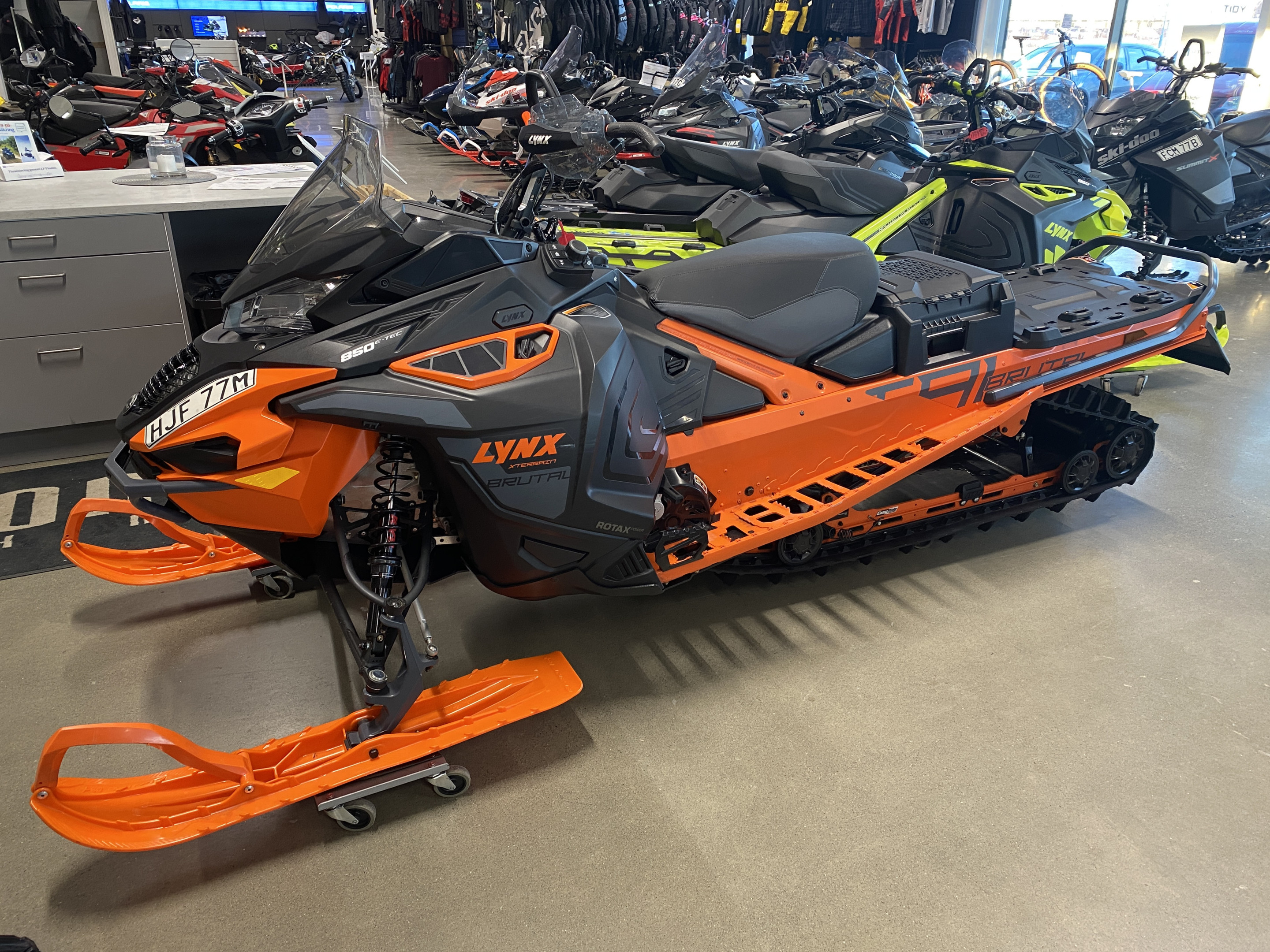 Produktbild 1 - Lynx BRUTAL 850 E-TEC VIP MOMSAD 2022