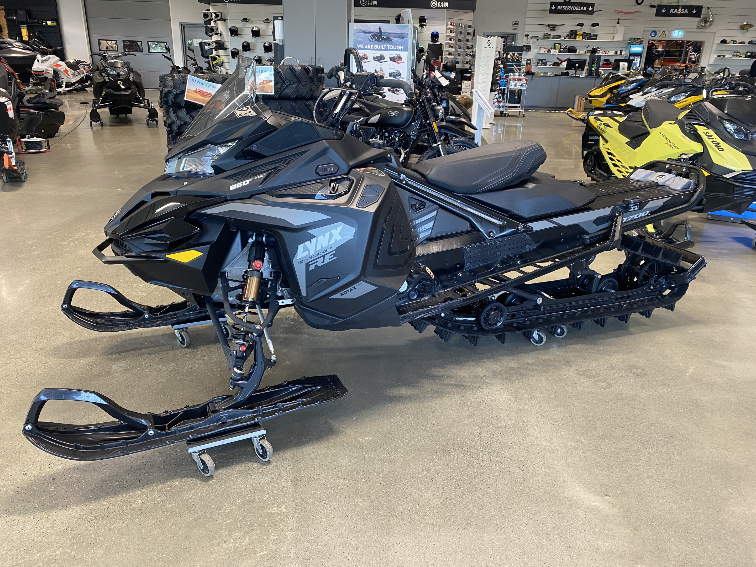 Produktbild 1 - Lynx BOONDOCKER RE 3700 850 E-TEC SHOT BLACK EDITI