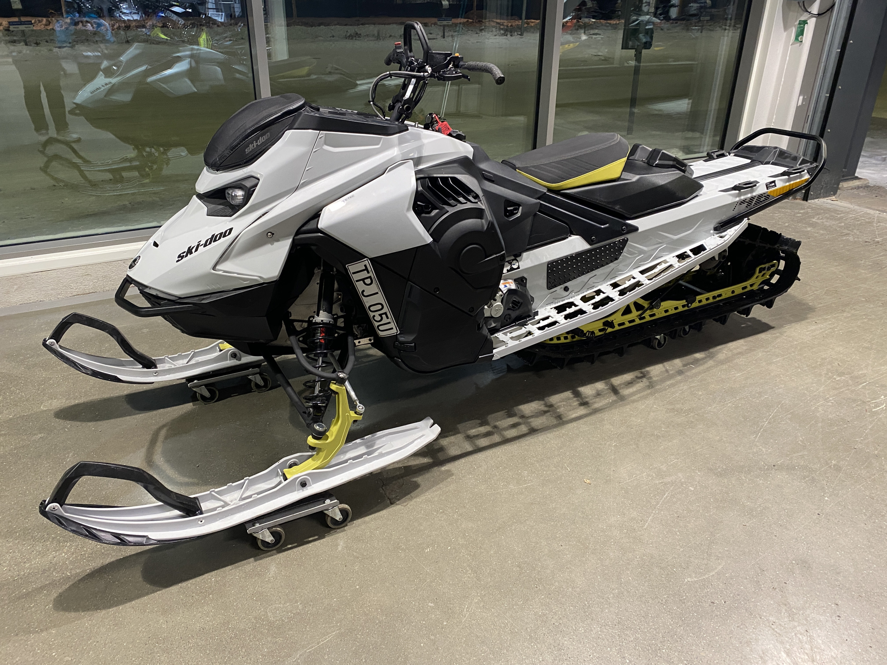 Produktbild 1 - Ski-doo SUMMIT EDGE 146" 850 E-TEC SHOT 2025