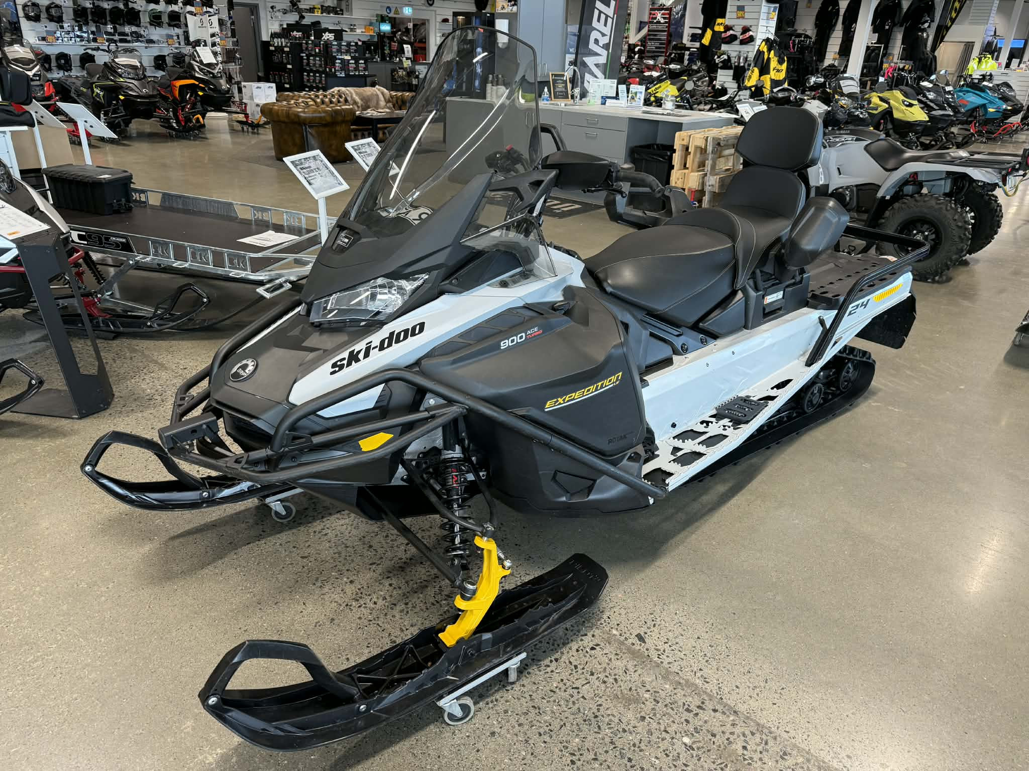 Produktbild 1 - Ski-doo EXPEDITION LE 900 ACE TURBO 24" MOMS 2025