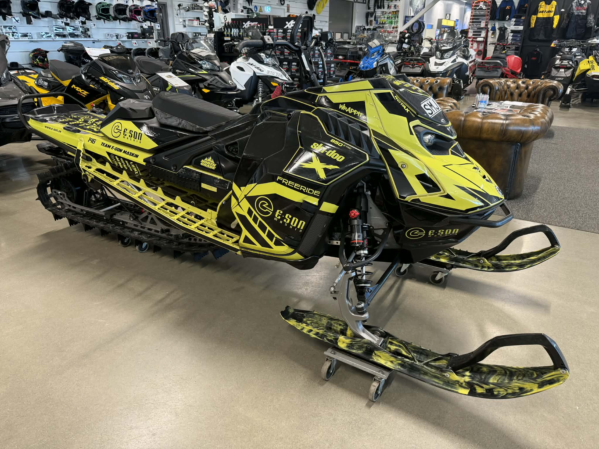 Produktbild 1 - Ski-doo FREERIDE 146" 850 E-TEC SHOT 10.25" Displa