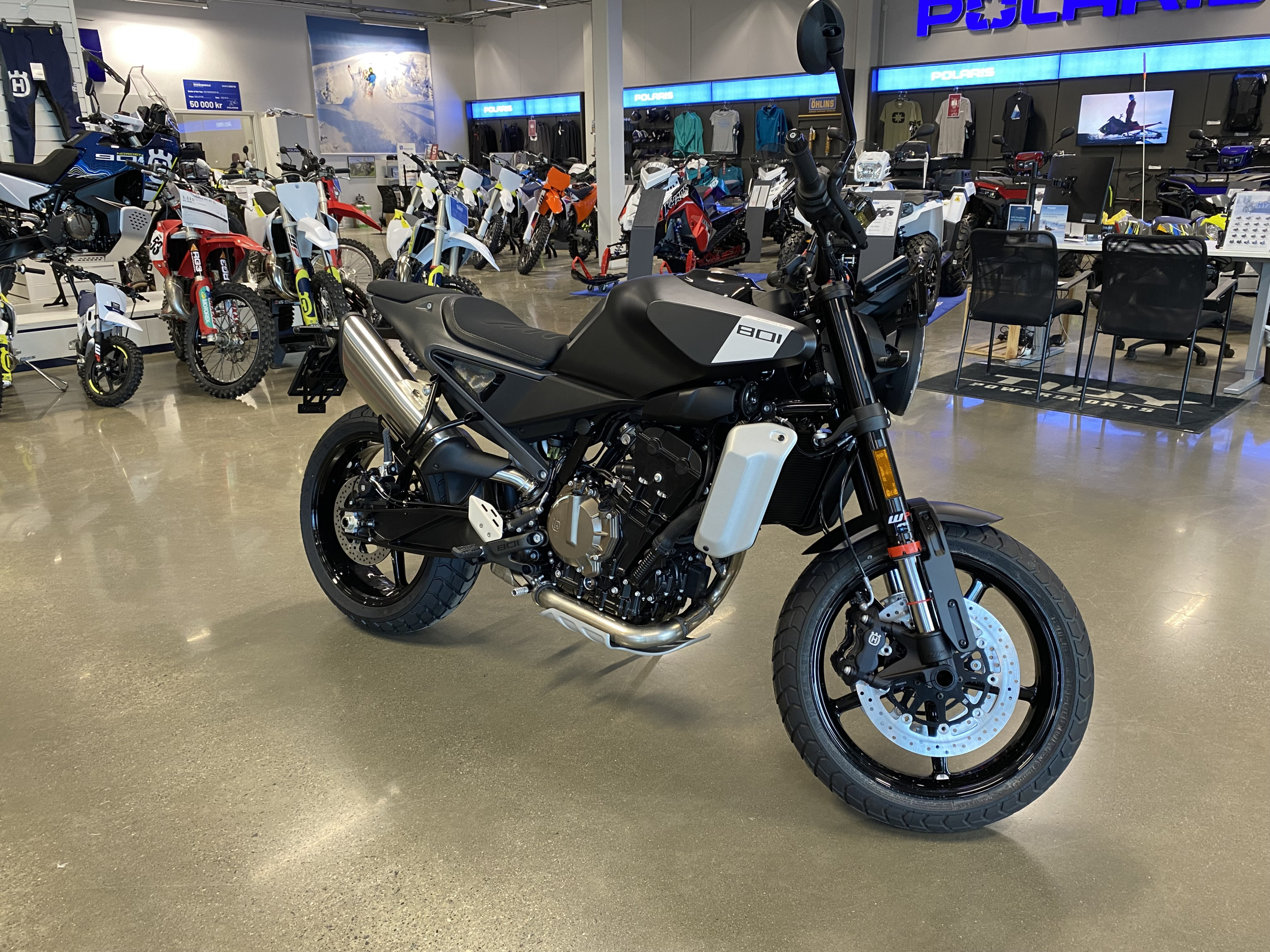 Produktbild 1 - Husqvarna SVARTPILEN 801 KAMPANJ 2024