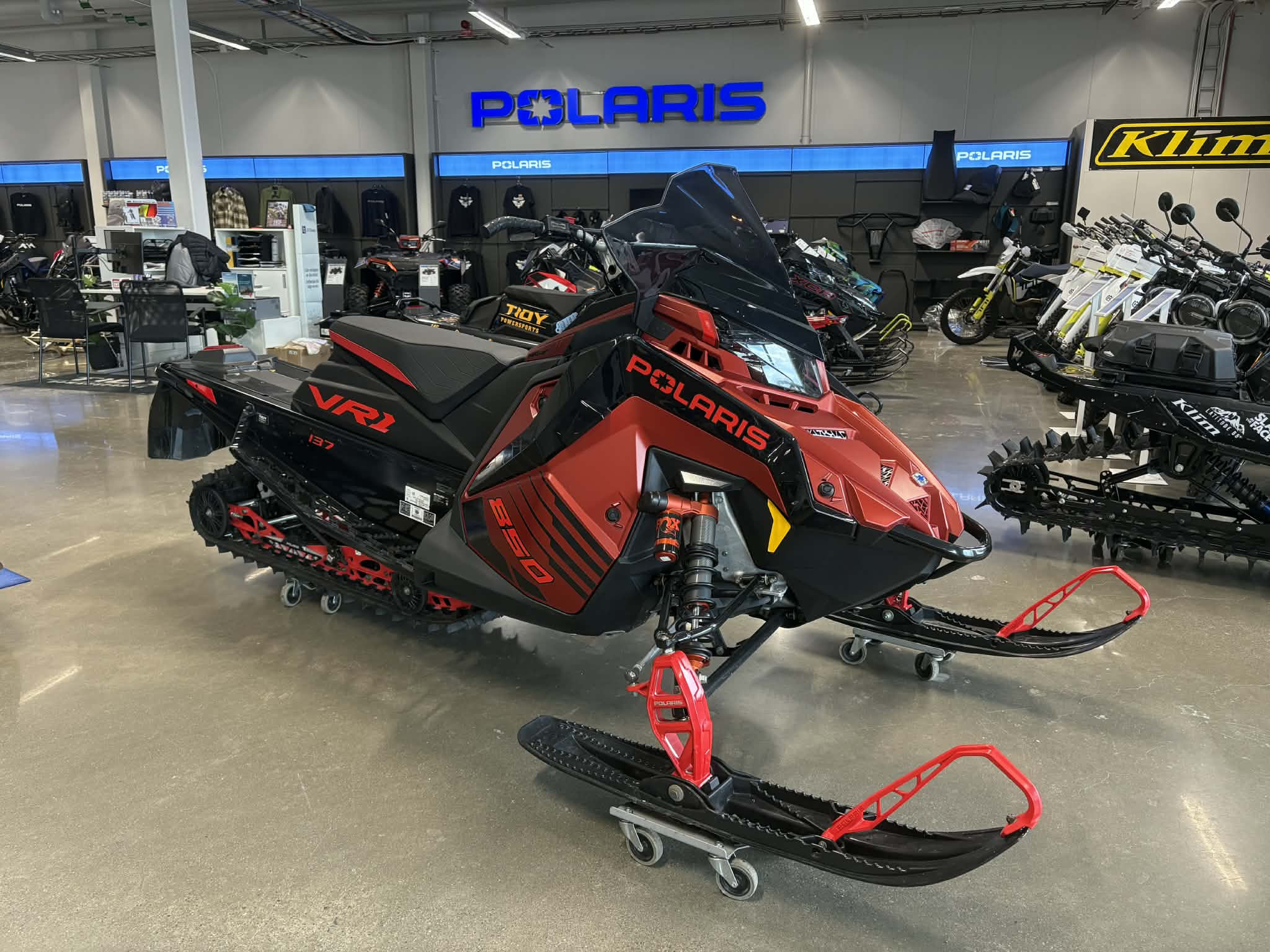 Produktbild 1 - Polaris 850 INDY VR1 DYNAMIX 137 DEMO 2025