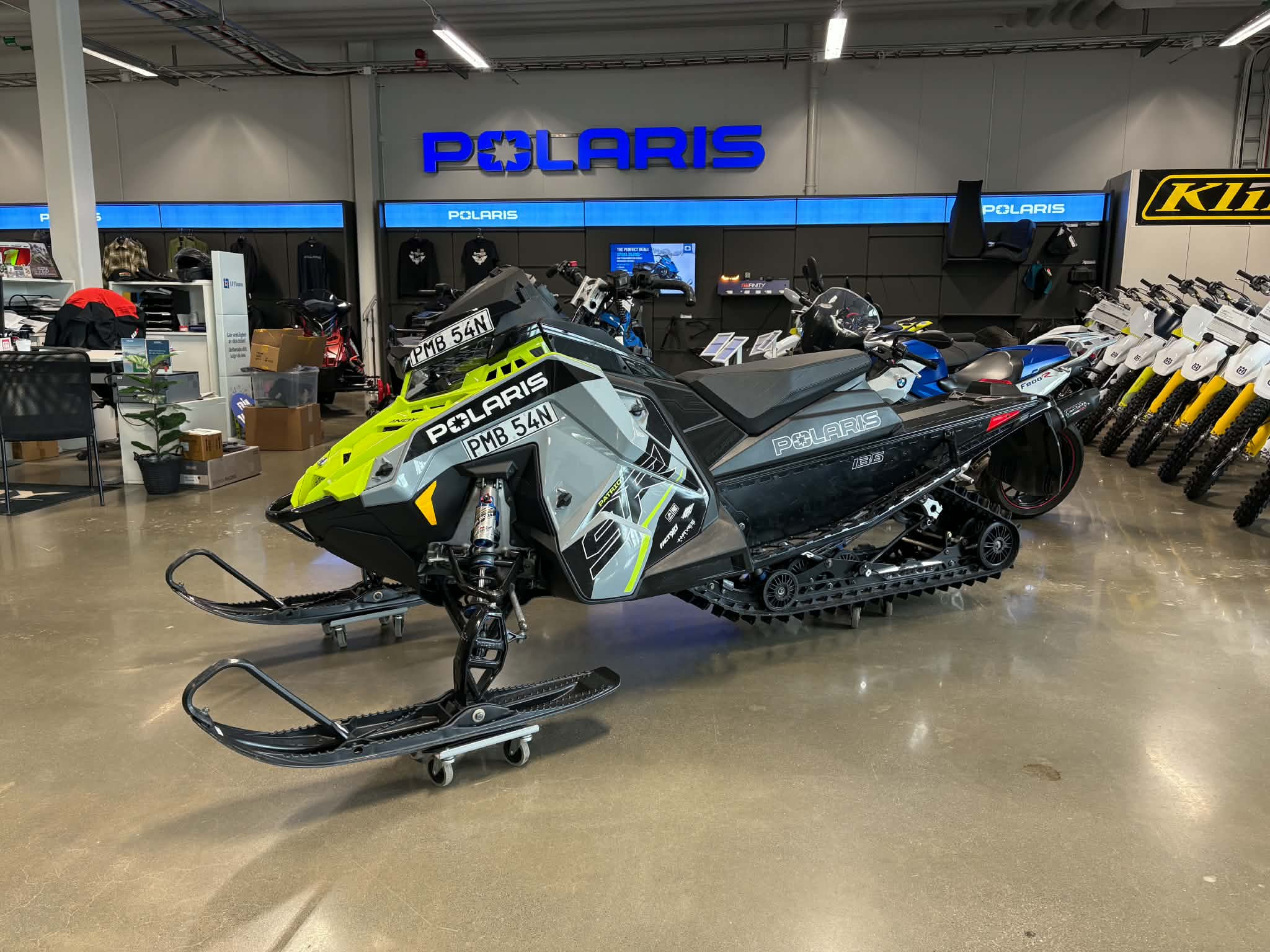 Produktbild 1 - Polaris INDY XCR 9R 136" 7S El-start 2025