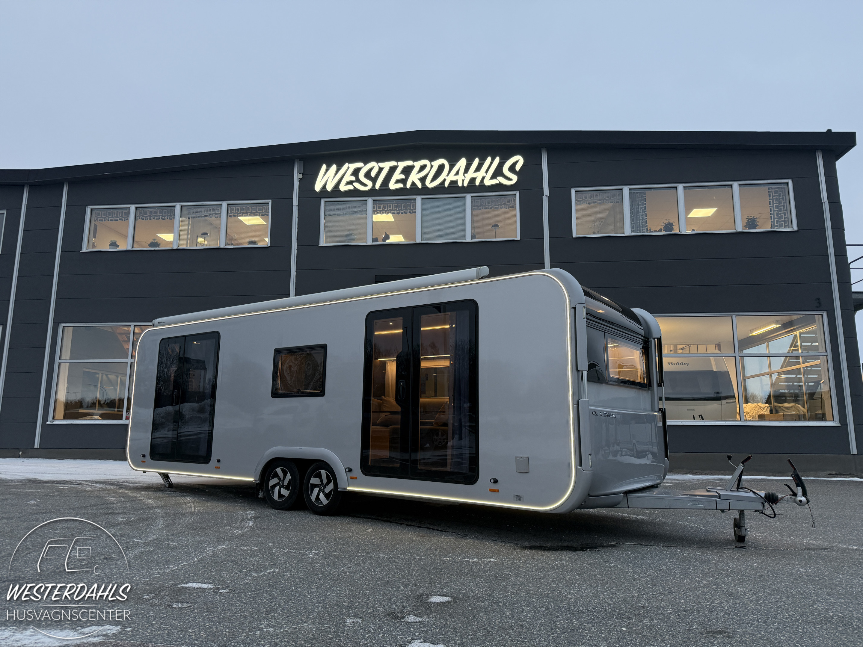 Produktbild 1 - Adria ASTELLA 704 HP (AC, Momsvagn) 2021