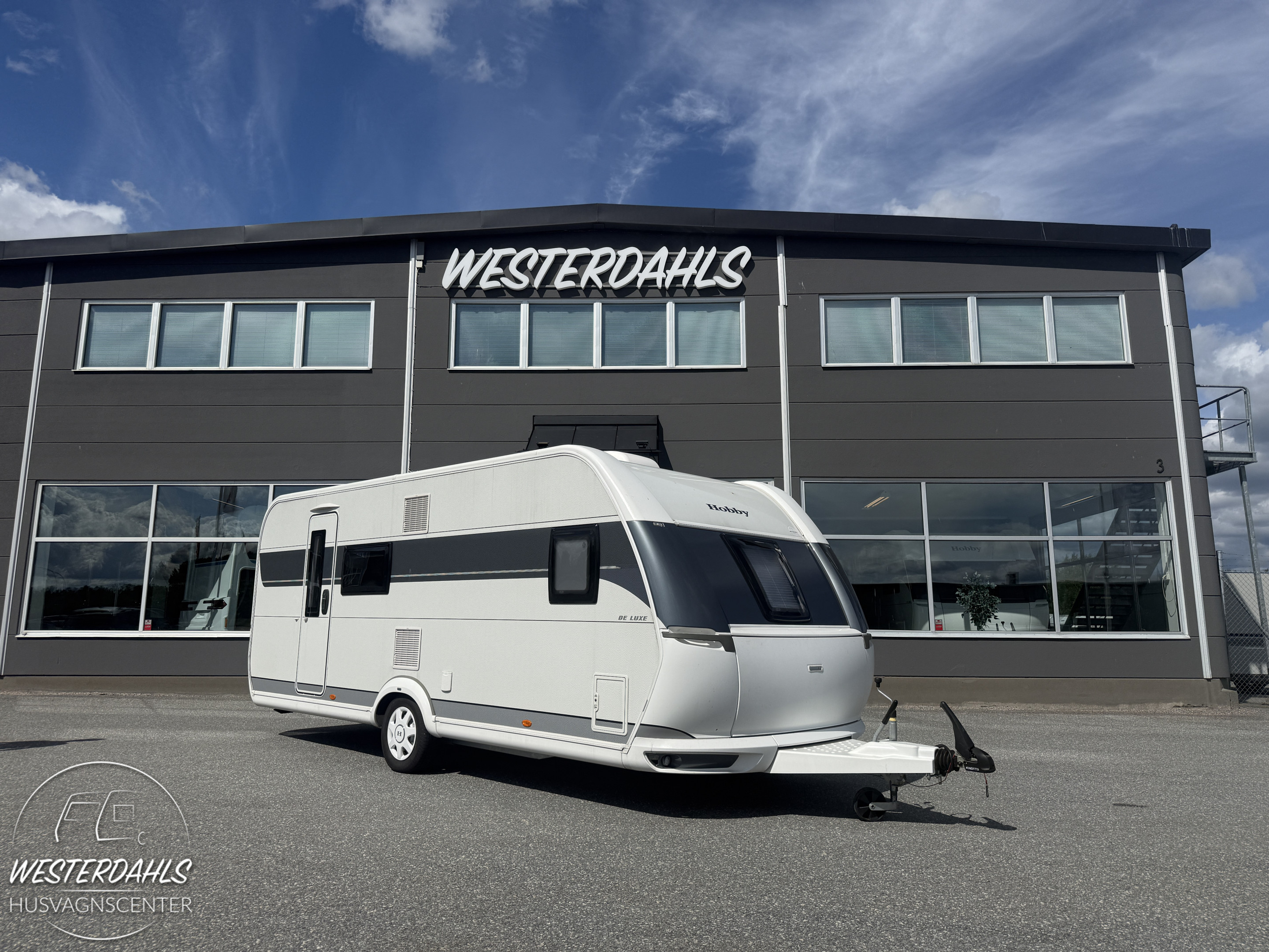 Produktbild 1 - Hobby 560 KMFE DE LUXE (AC,Förtält) 2022