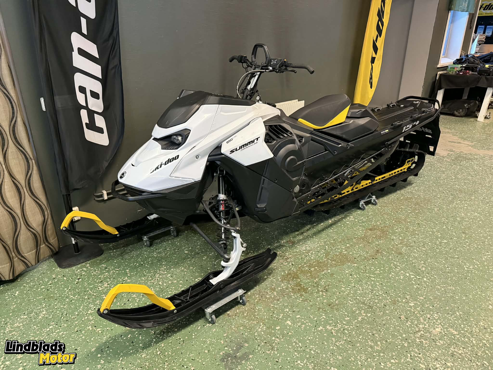 Produktbild 1 - Ski-doo SUMMIT ADRENLINE 850 E-TEC 154 2024