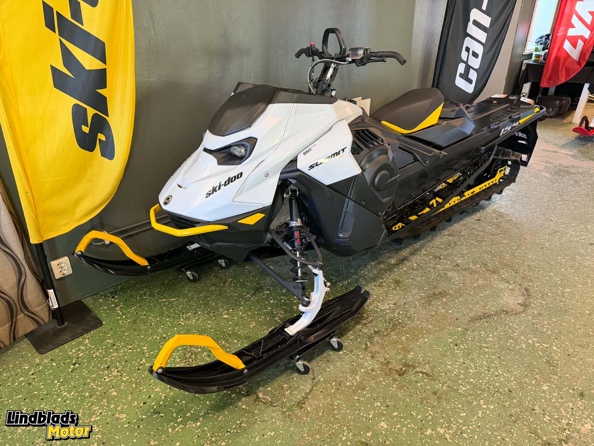 Produktbild 1 - Ski-doo SUMMIT SP 154 850 m. Elstart 2023