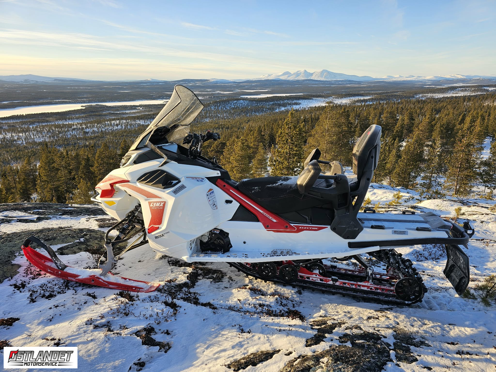 [general.product.image.short] 1 - Lynx Adventure Electric EL-Snøscooter 2025