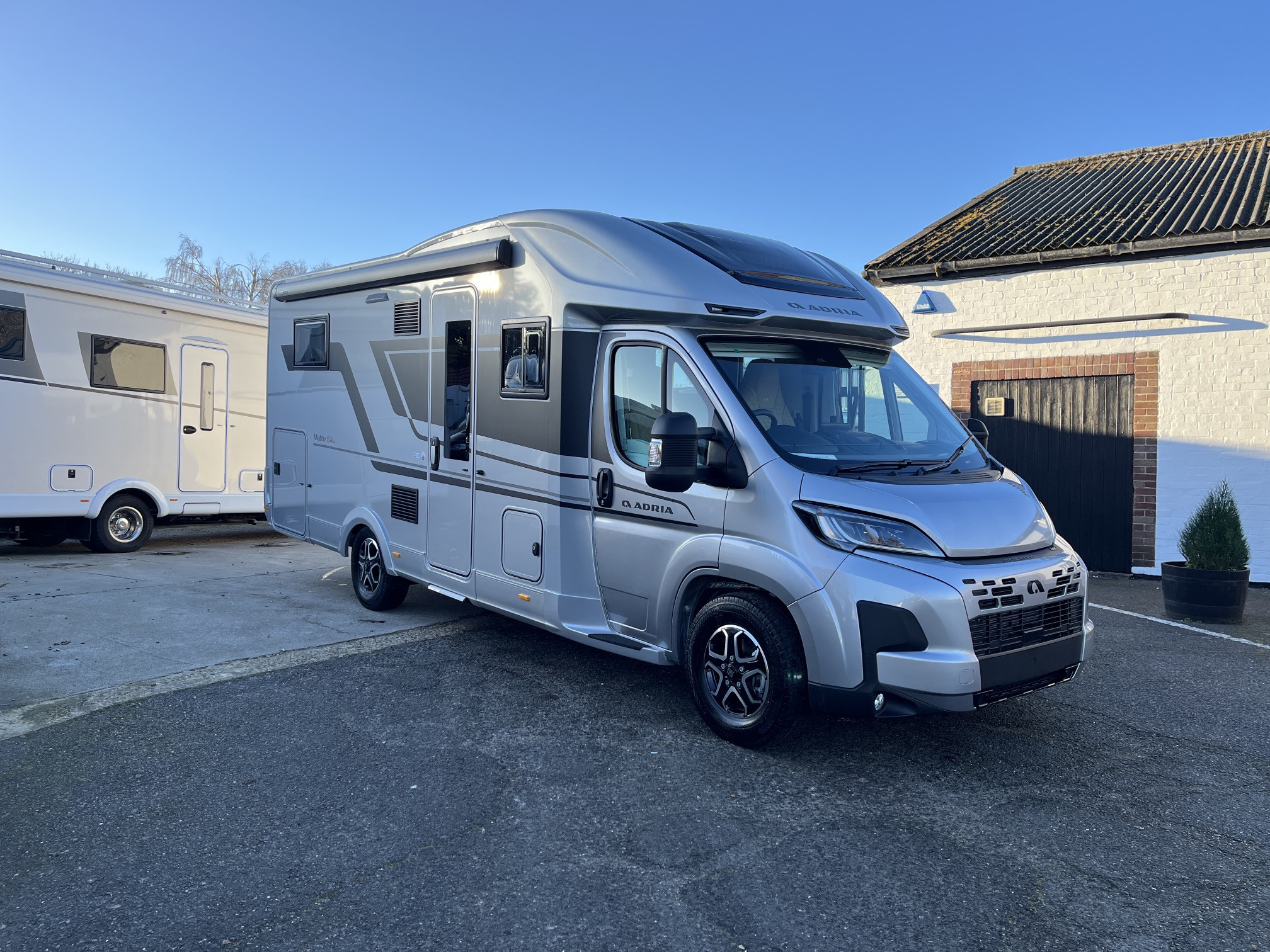 [general.product.image.short] 1 - Adria MATRIX SUPREME 670 DC 2025