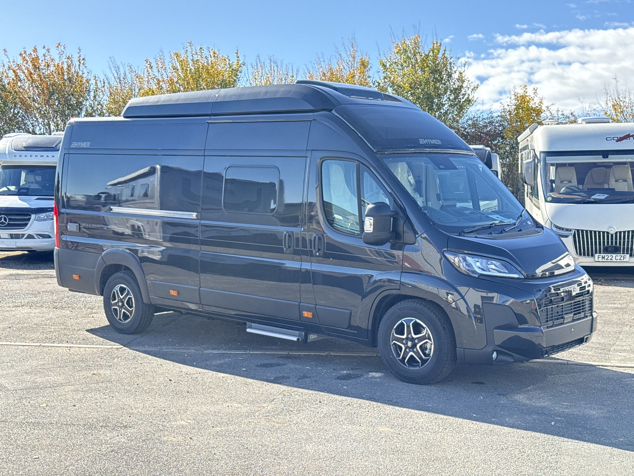 [general.product.image.short] 1 - Hymer Camper Van Yellowstone 2025