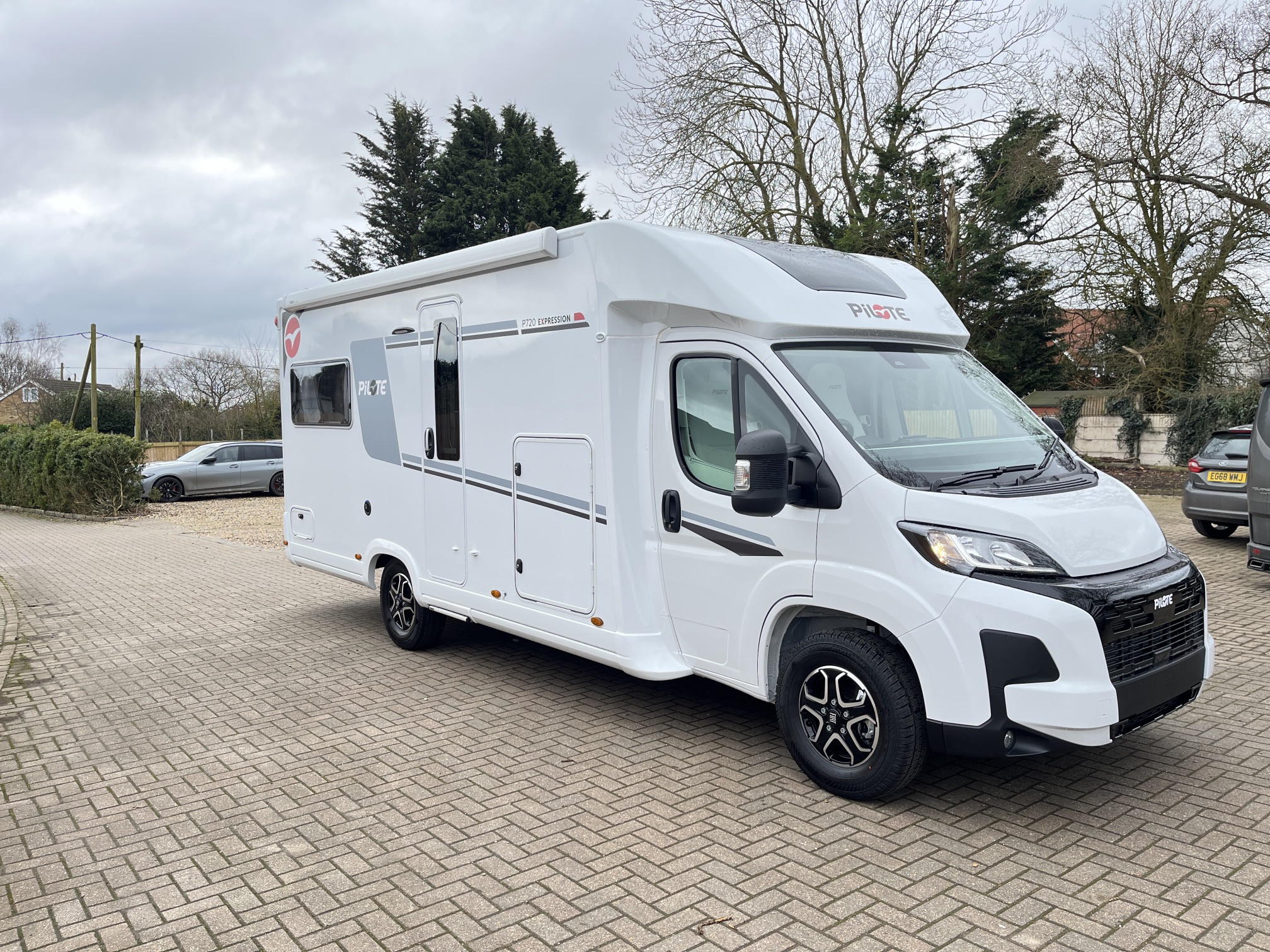 [general.product.image.short] 1 - Pilote Expression P720U 2025