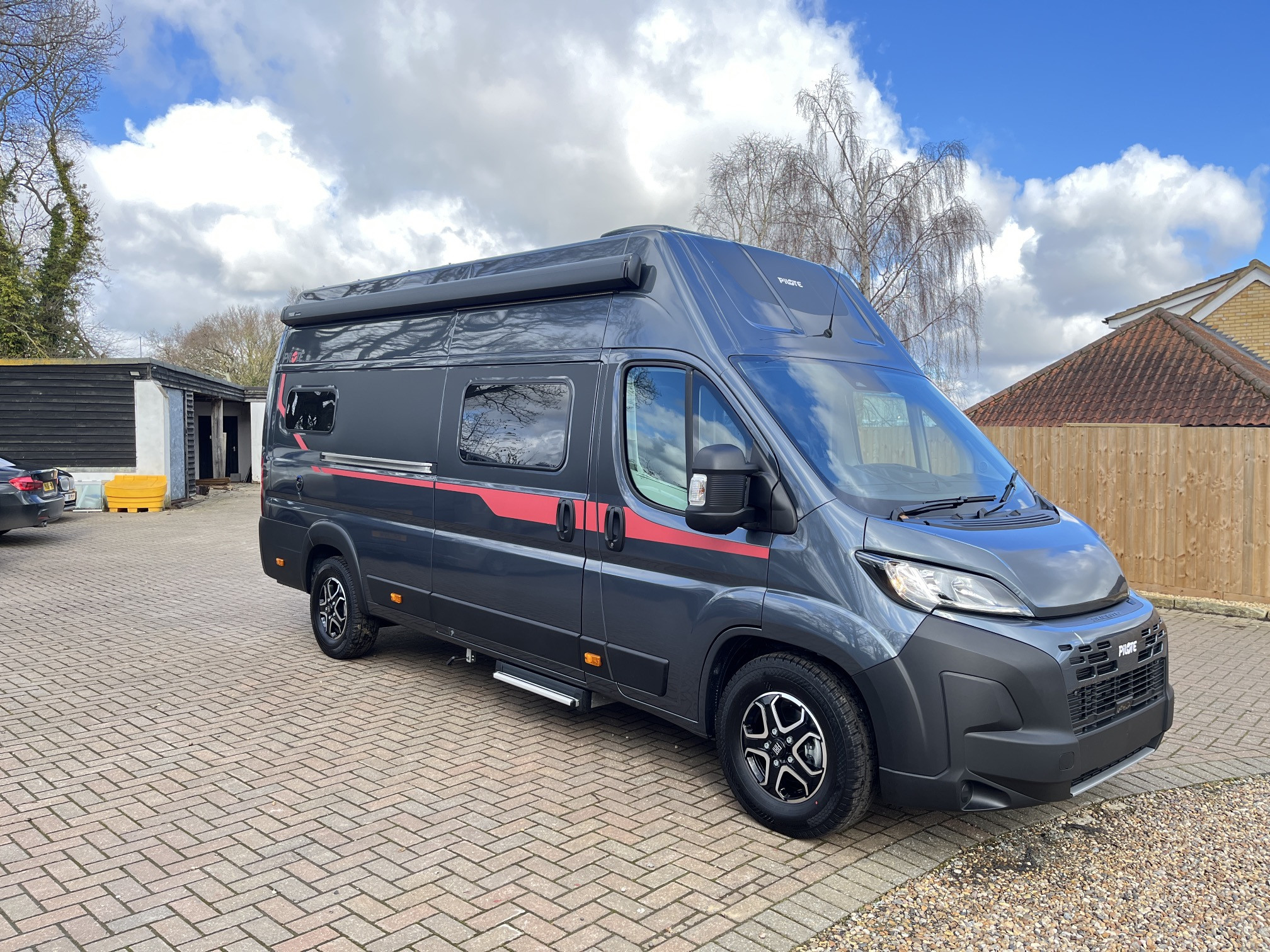 [general.product.image.short] 1 - Pilote Van V633M 2025