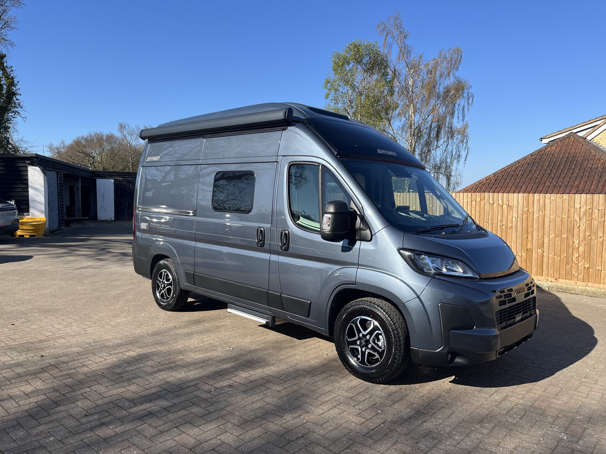 [general.product.image.short] 1 - Hymer Campervan Ayers Rock 2025