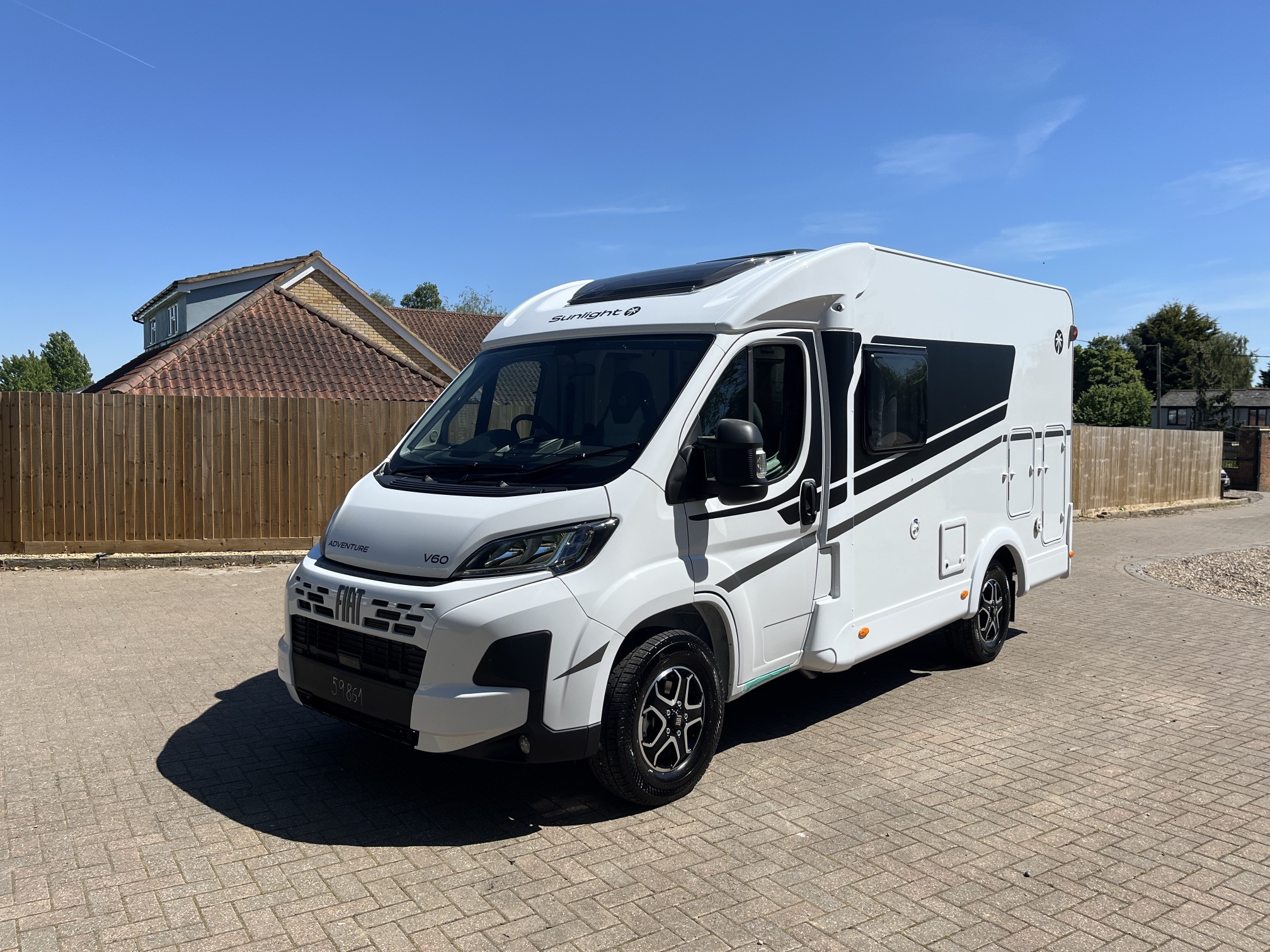 [general.product.image.short] 1 - Sunlight Van V60 Adventure Edition 2025