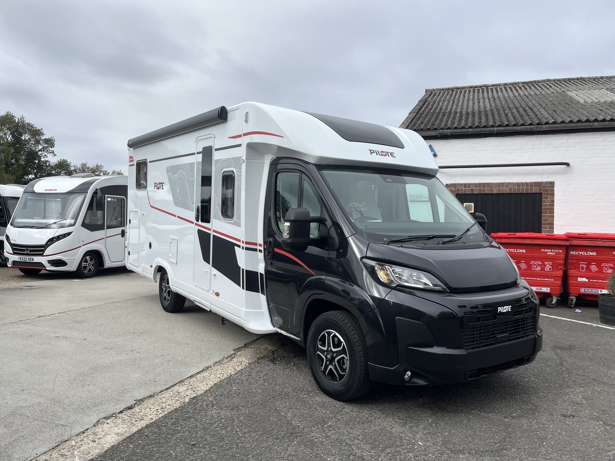 [general.product.image.short] 1 - Pilote P720FGJ Selection 2025