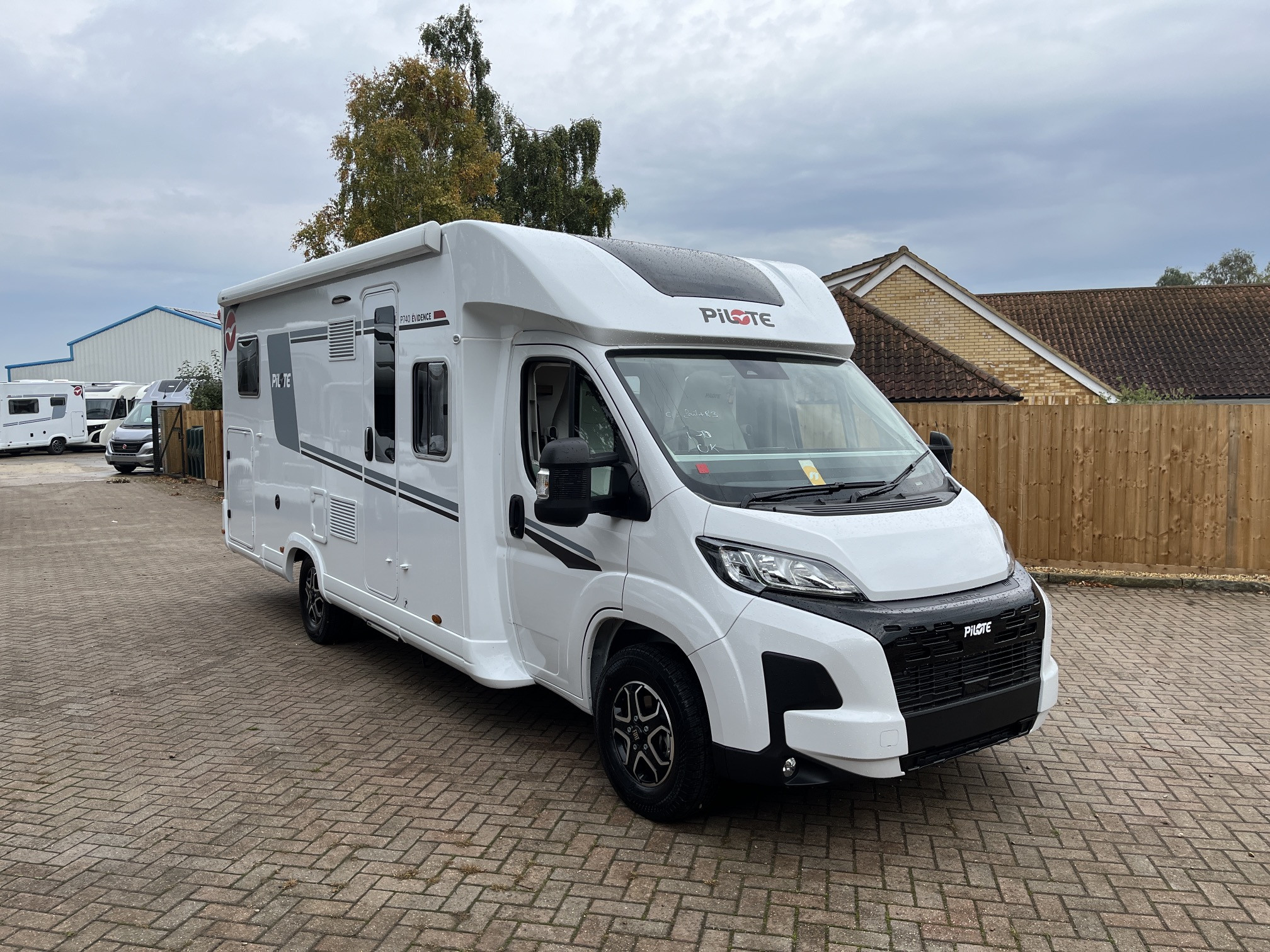 [general.product.image.short] 1 - Pilote P740FGJ Evidence 2025