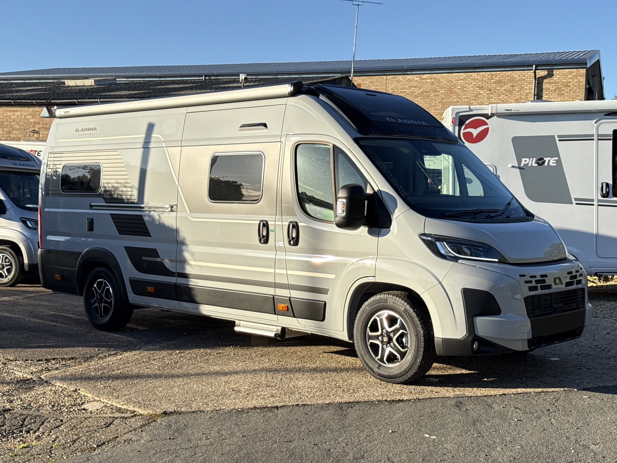 [general.product.image.short] 1 - Adria TWIN SUPREME 640 SLB 2025