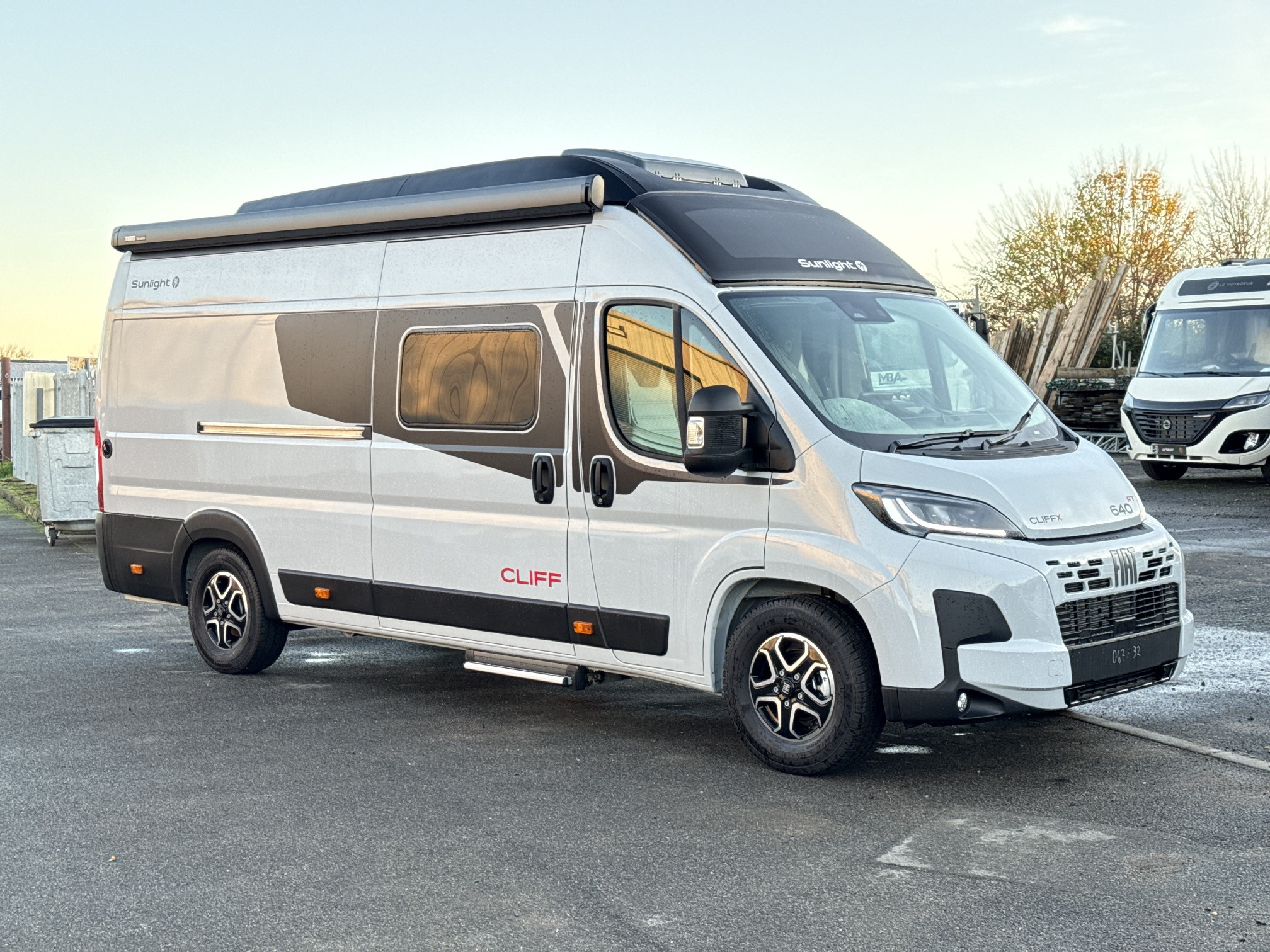 [general.product.image.short] 1 - Sunlight Cliff 640 X RT 2025