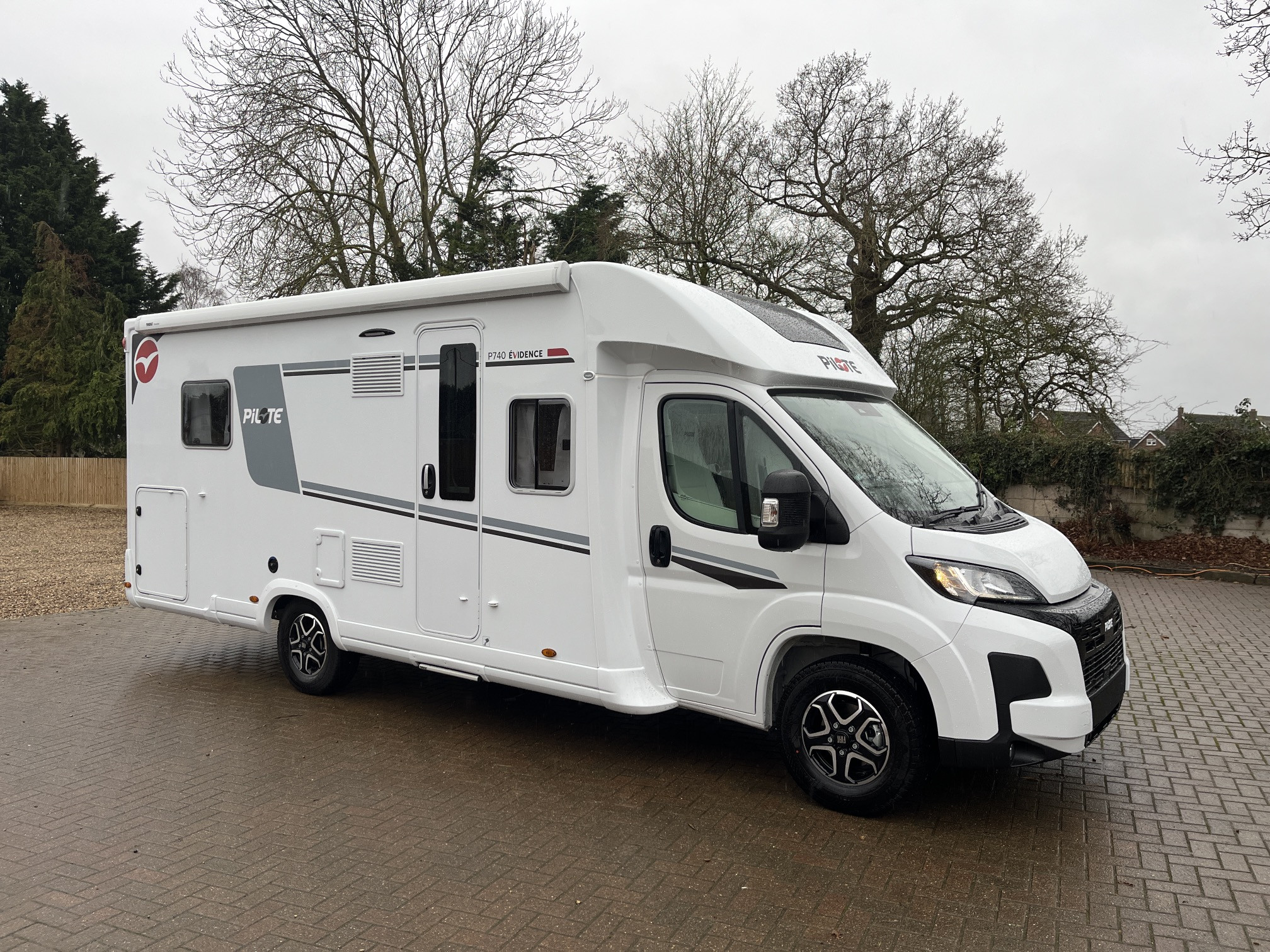 [general.product.image.short] 1 - Pilote P740FC Evidence 2025