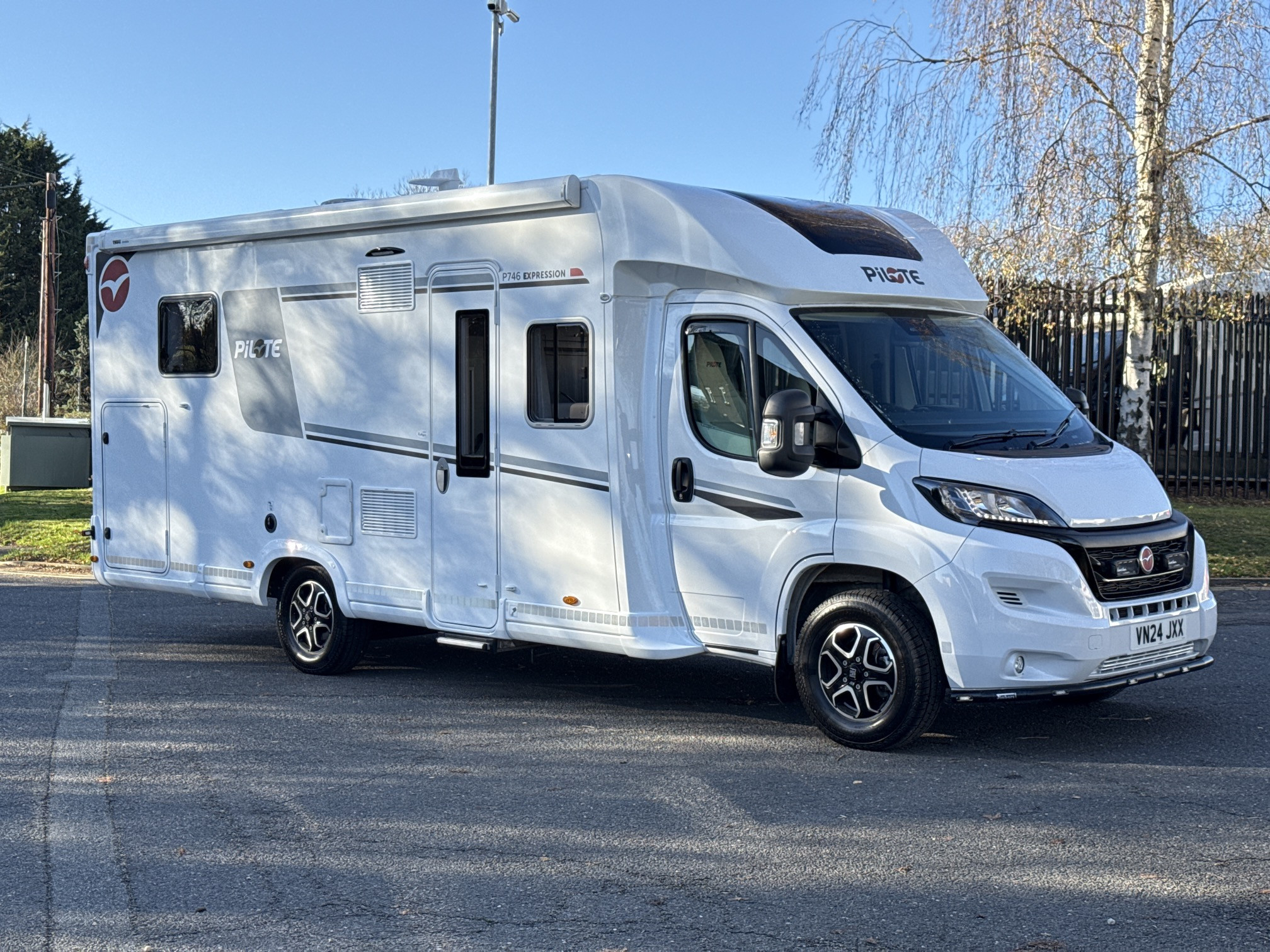 [general.product.image.short] 1 - Pilote P746 FC Expression 2024