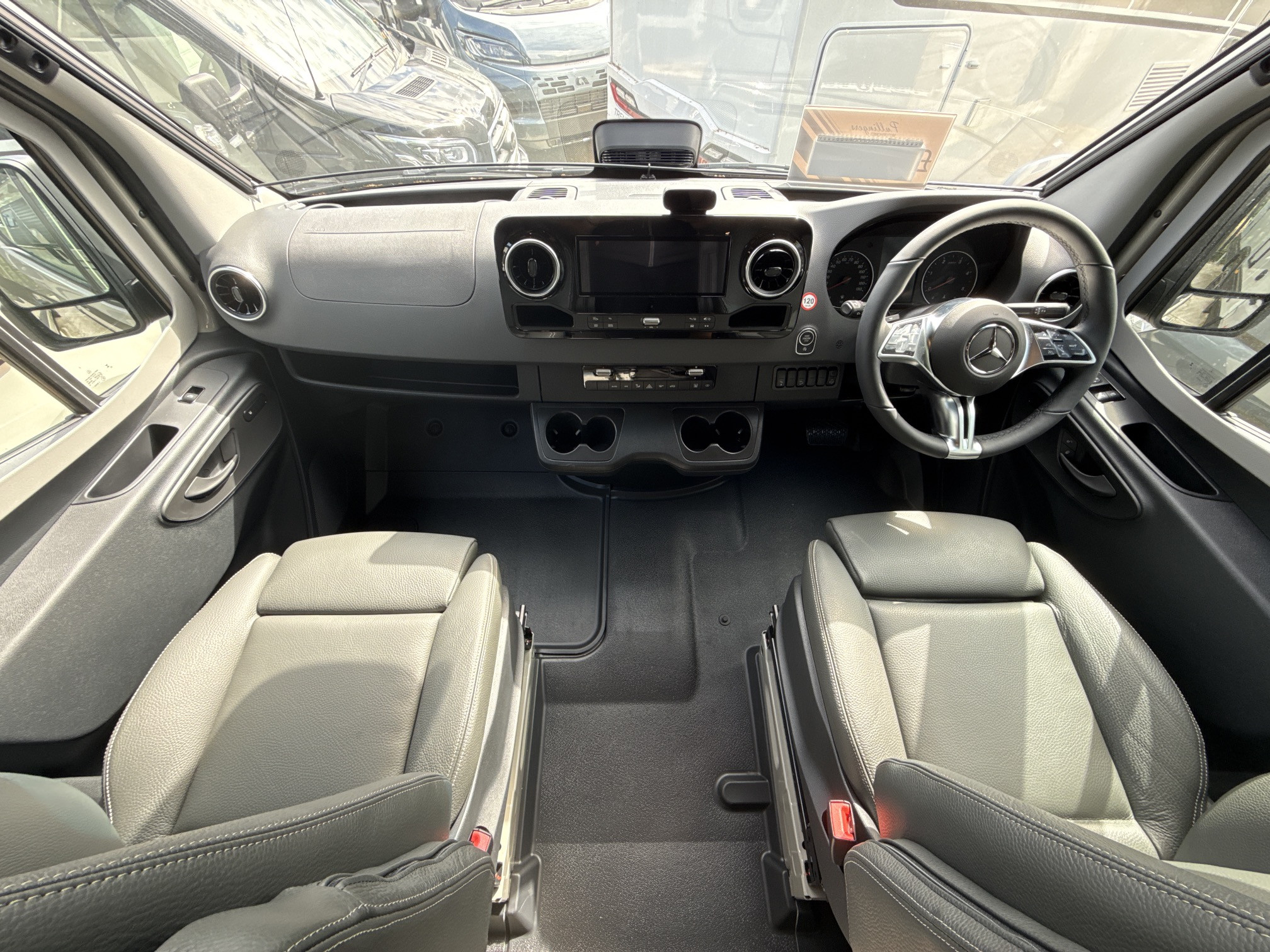 [general.product.image.short] 1 - Hymer Grand Canyon S 700 2026
