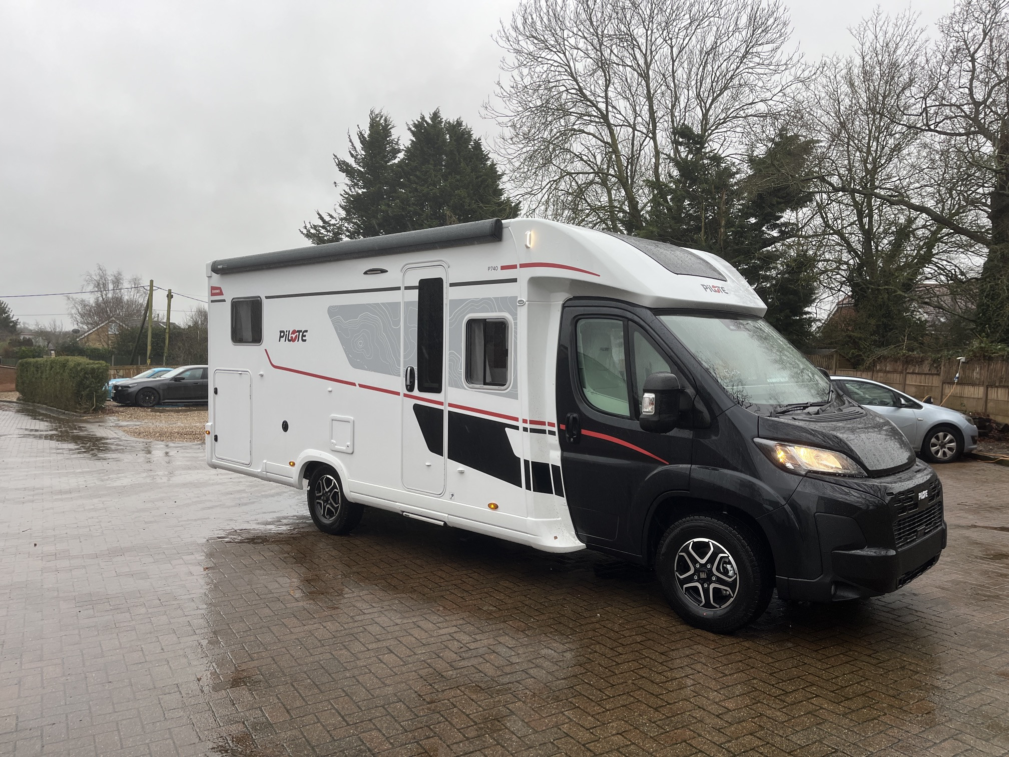 [general.product.image.short] 1 - Pilote P740FGJ Evidence 2026