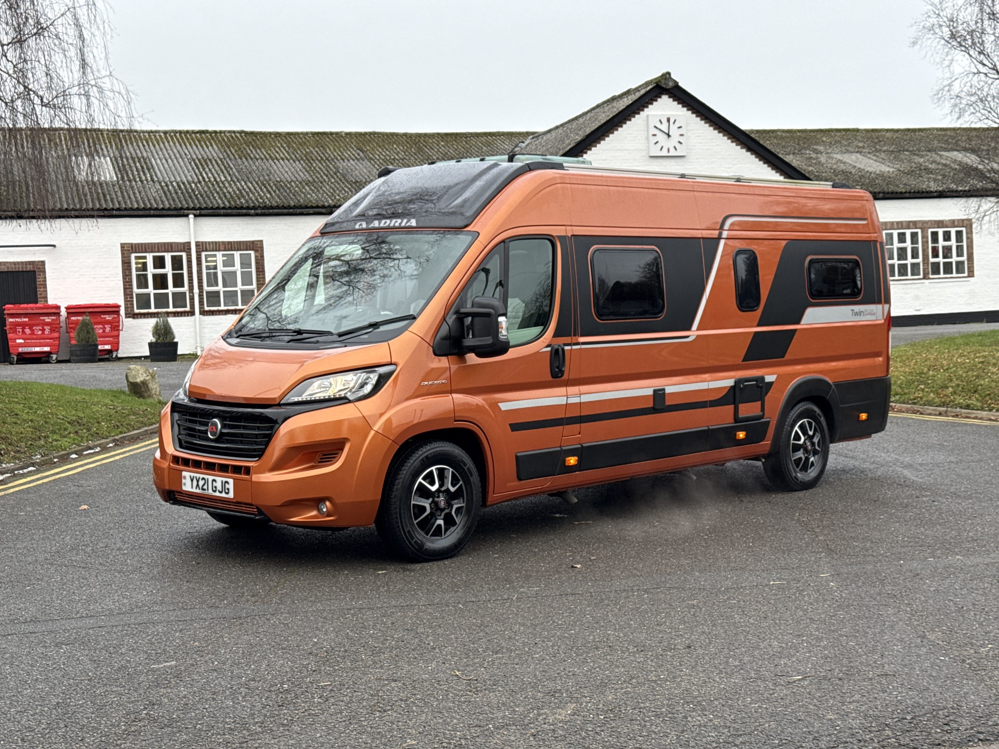 [general.product.image.short] 1 - Adria Twin Supreme 640 SGX 2021