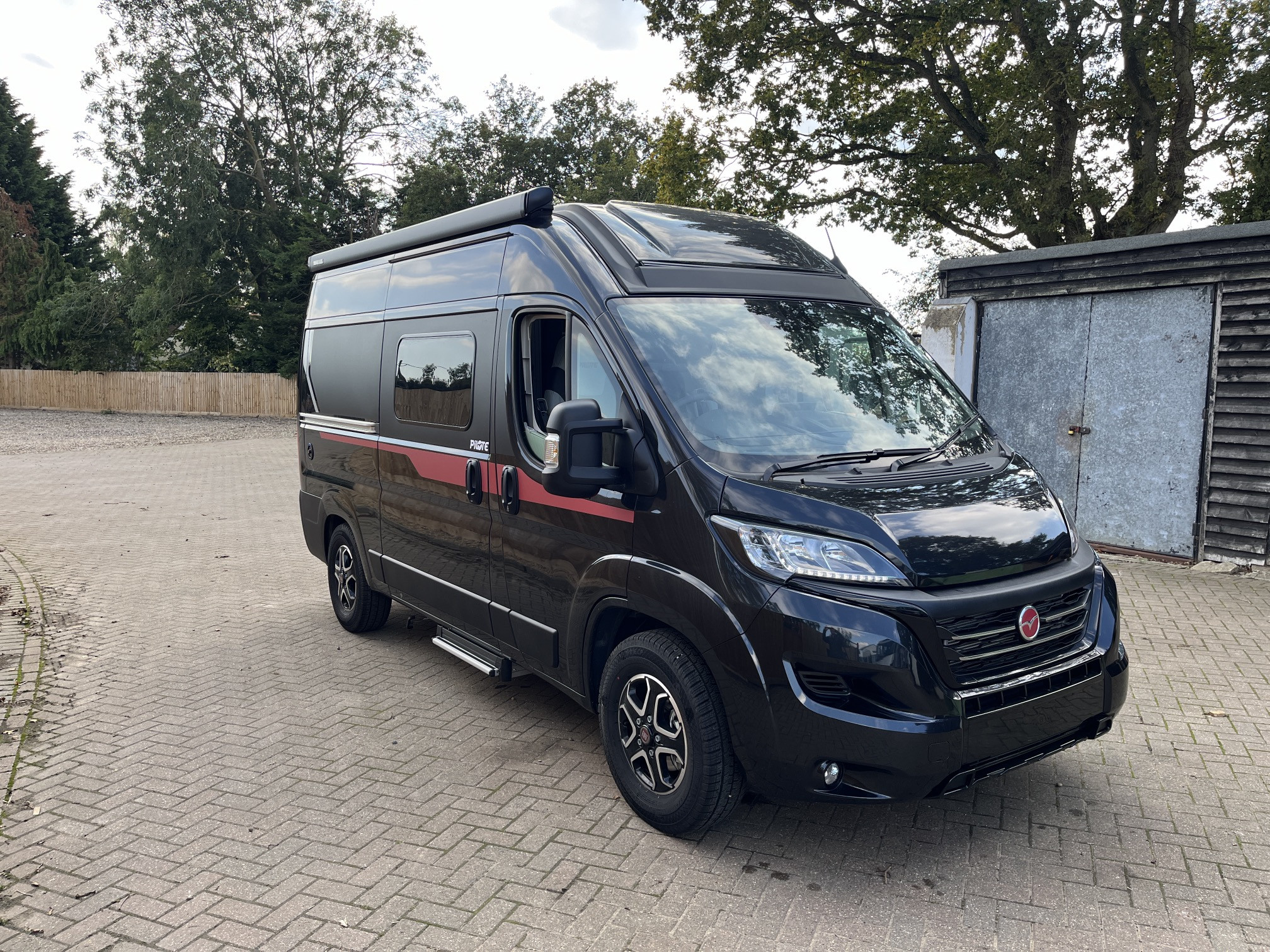 [general.product.image.short] 1 - Pilote Van Premium V540G 2024