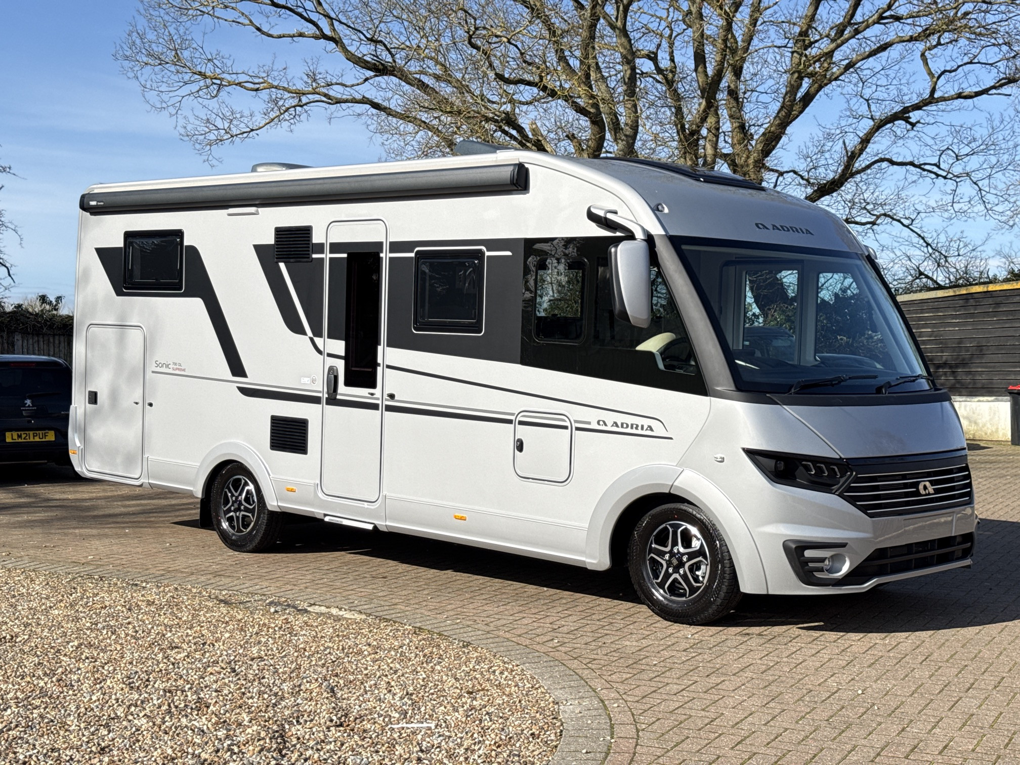 [general.product.image.short] 1 - Adria SONIC SUPREME 700 DL 2026