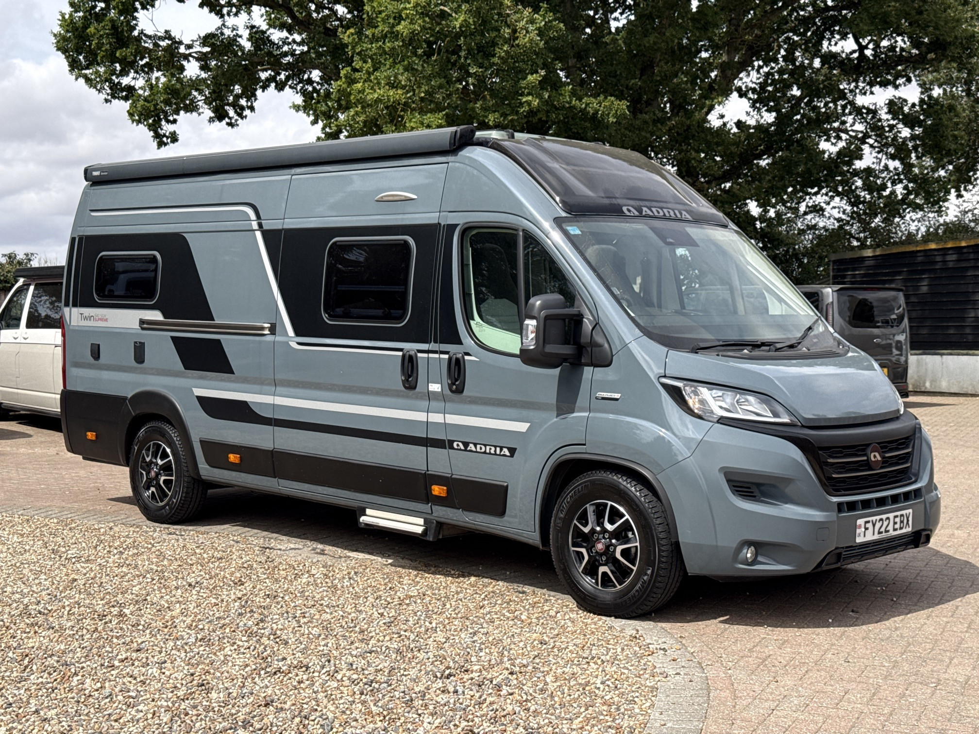 [general.product.image.short] 1 - Adria Twin Supreme 640SGX 2022