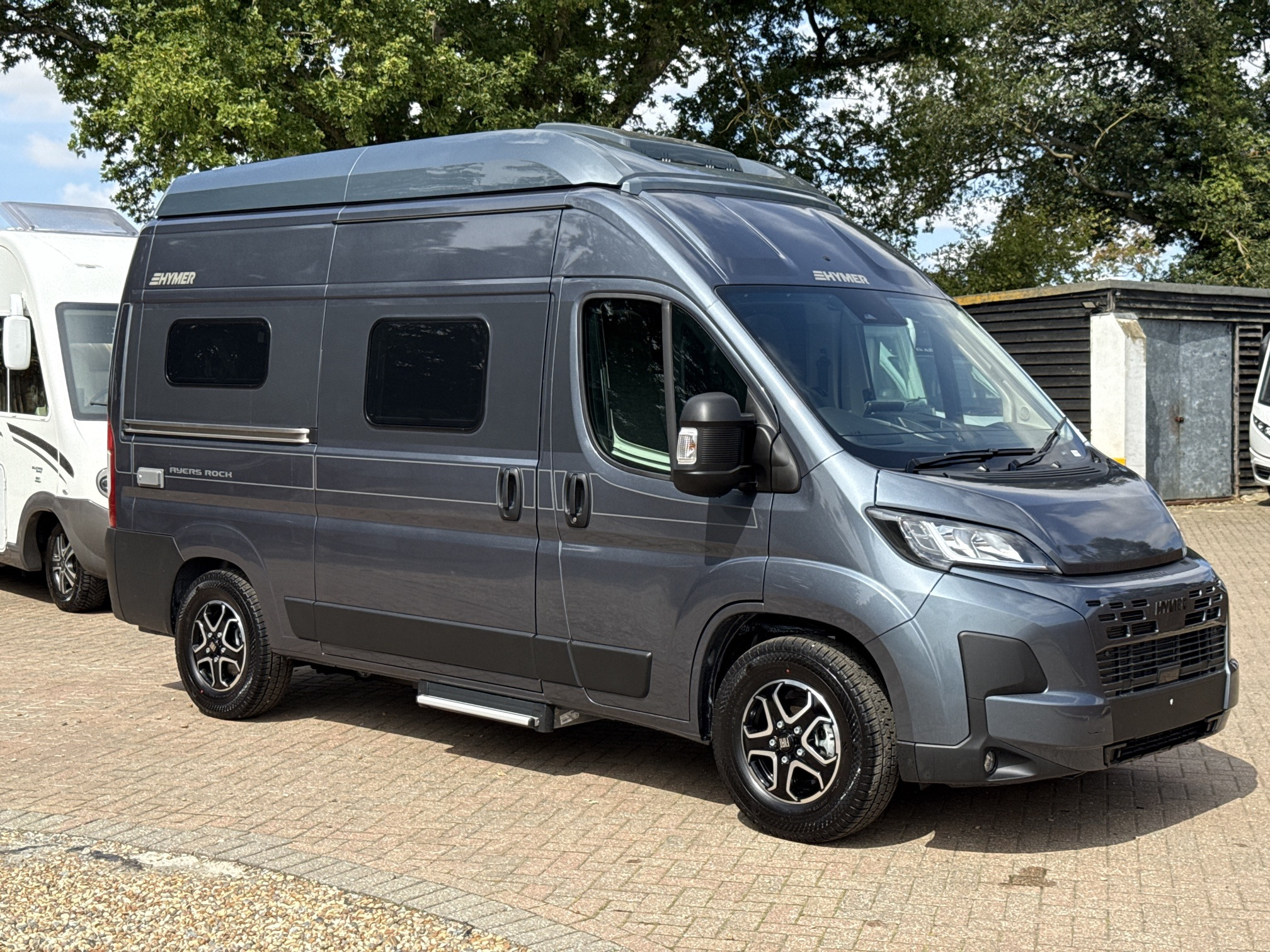 [general.product.image.short] 1 - Hymer Campervan Ayers Rock 2025