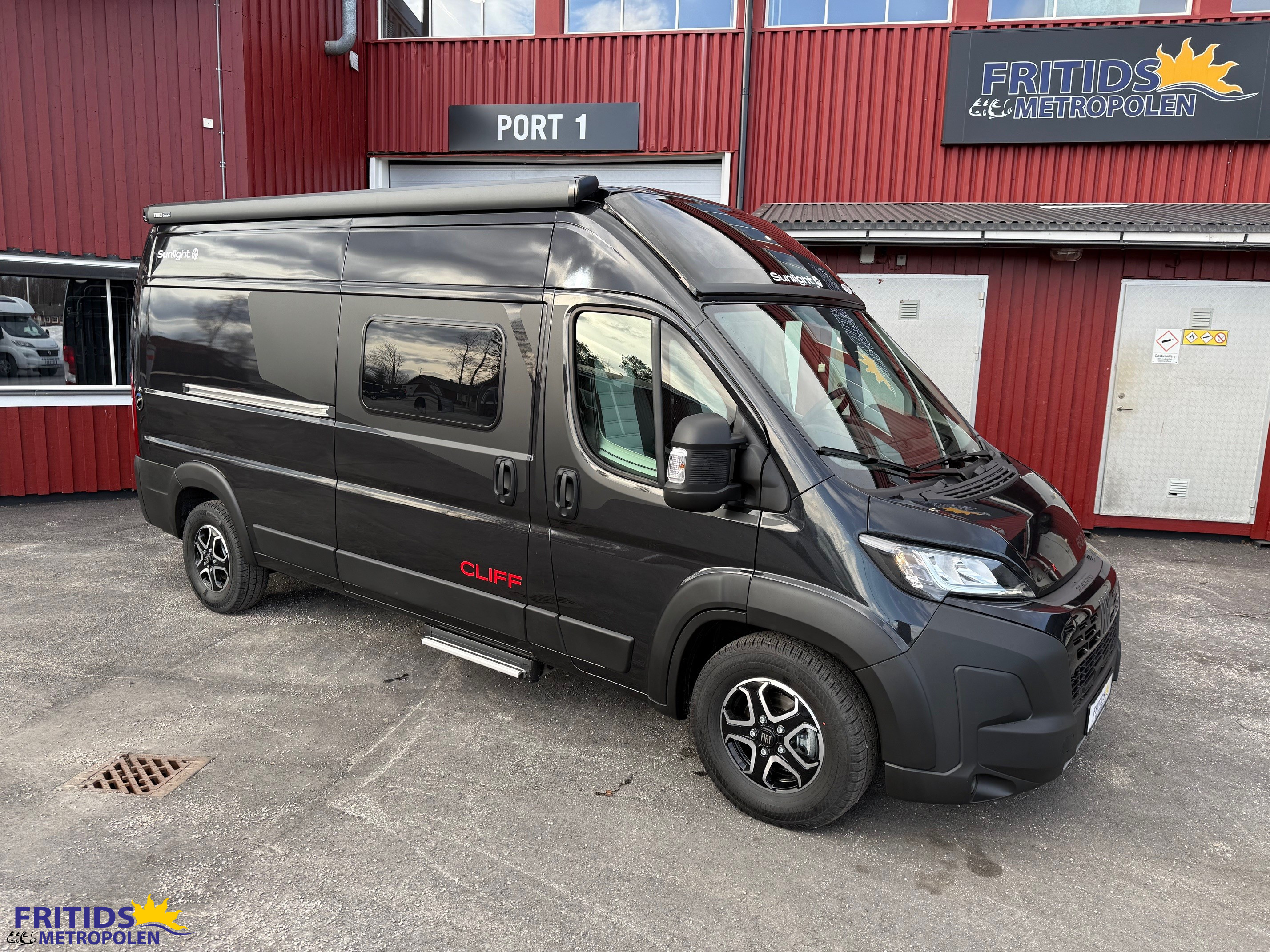 Produktbild 1 - Sunlight Cliff 600 X Adventure Skyroof-9" media-Om