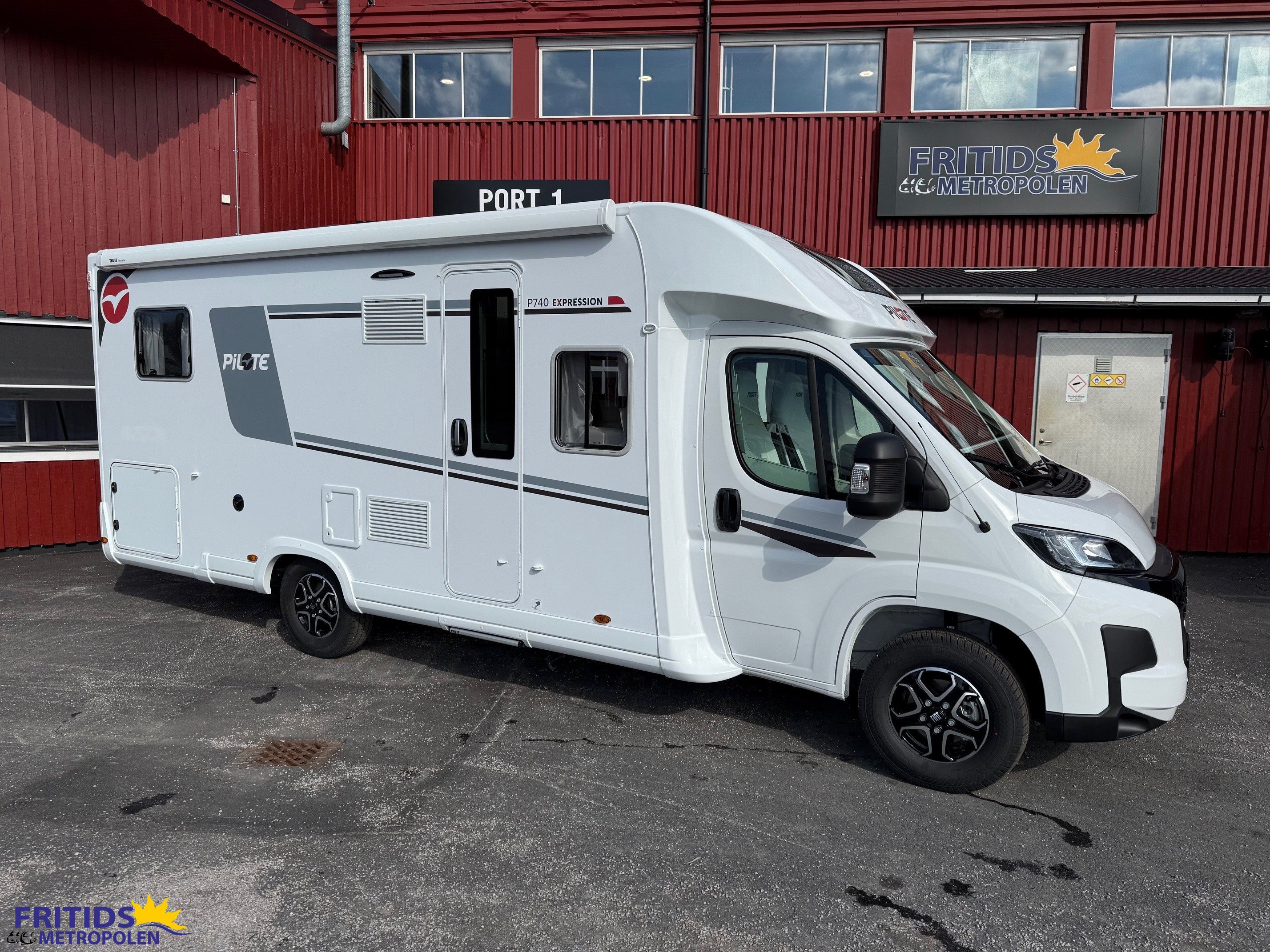 Produktbild 1 - Pilote P746 GJ Evidence ALDE-Sänkbar säng-5:e säte