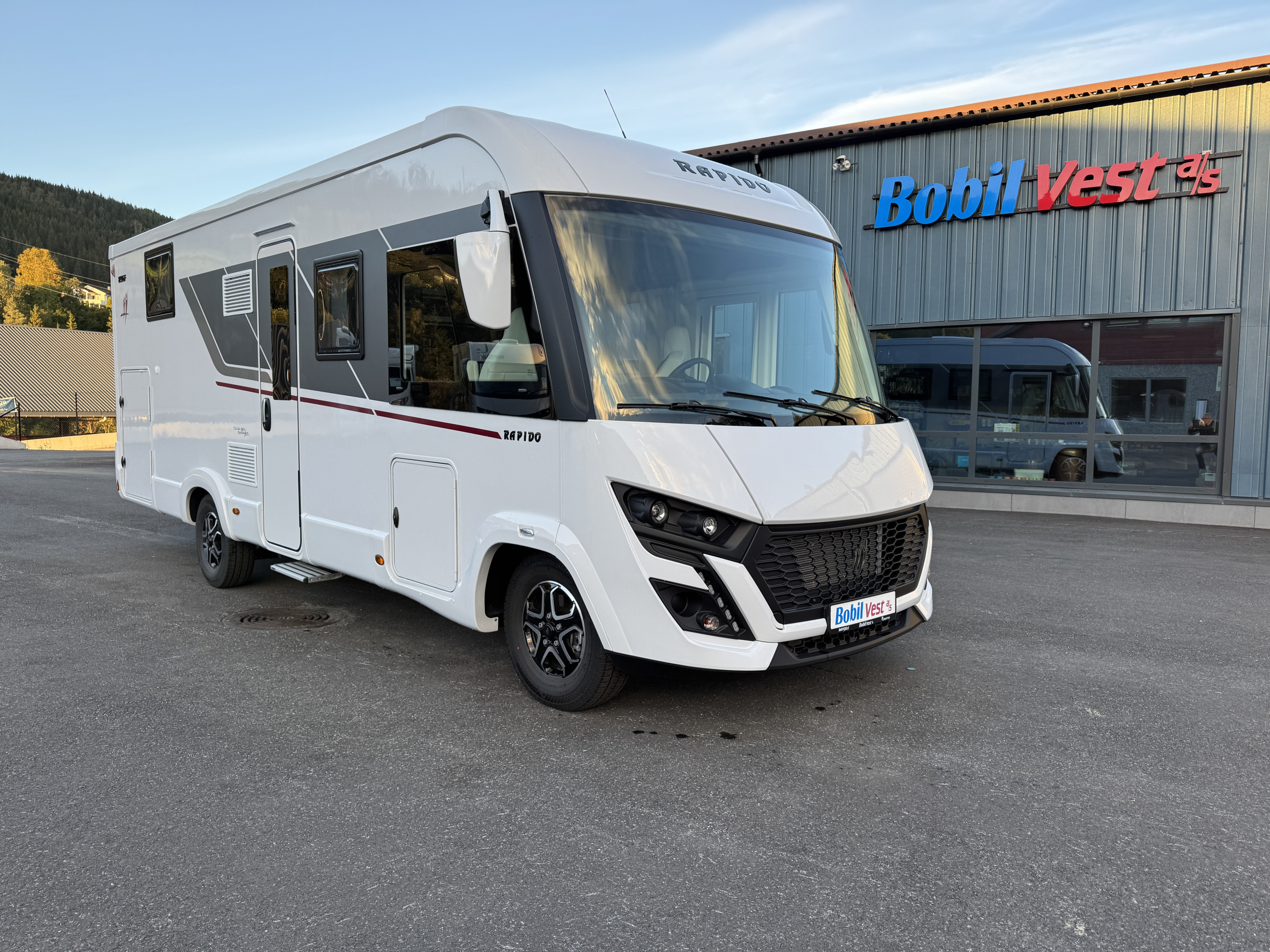 [general.product.image.short] 1 - Rapido 896F 2026