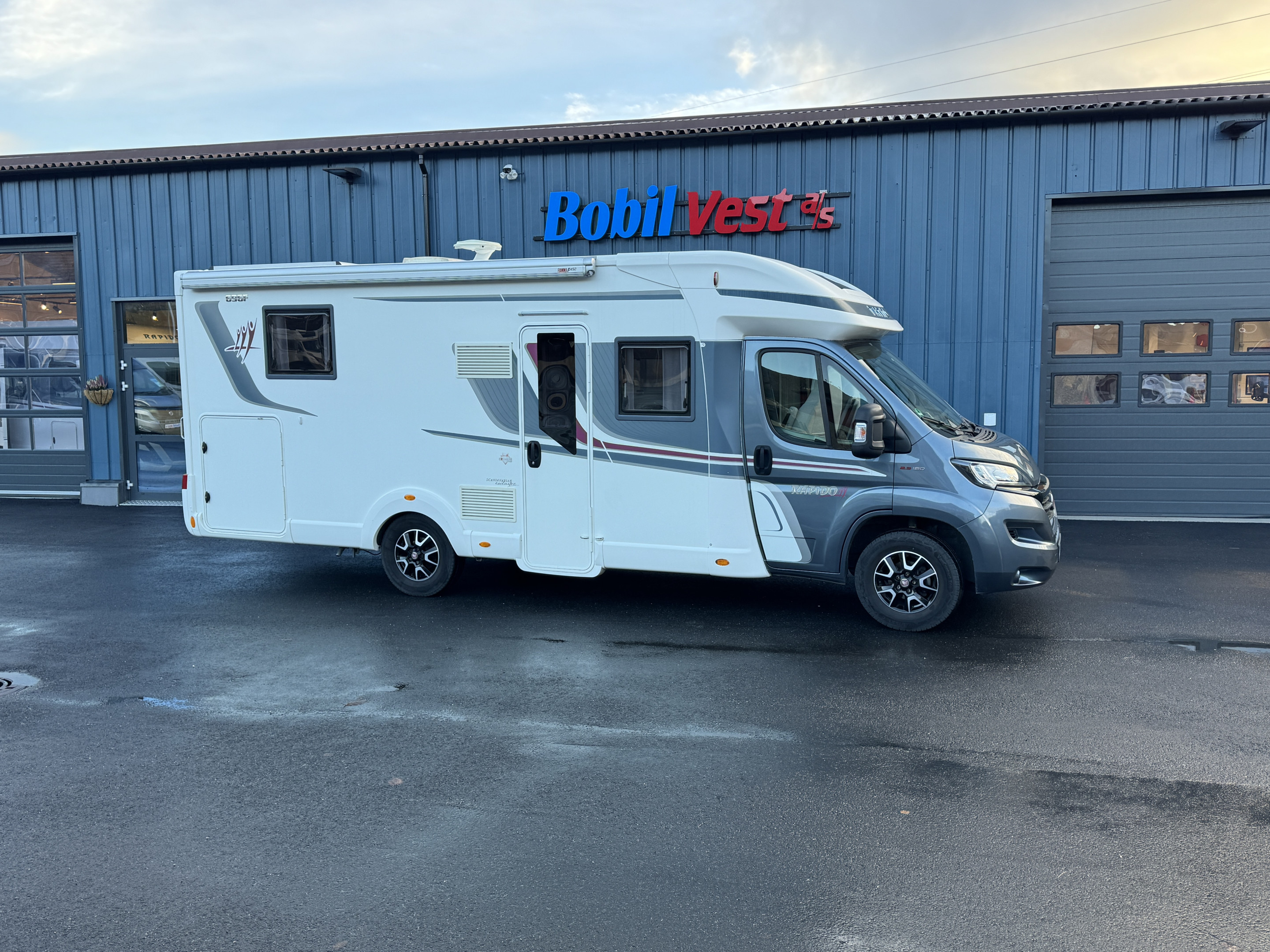 [general.product.image.short] 1 - Rapido 696F 2019