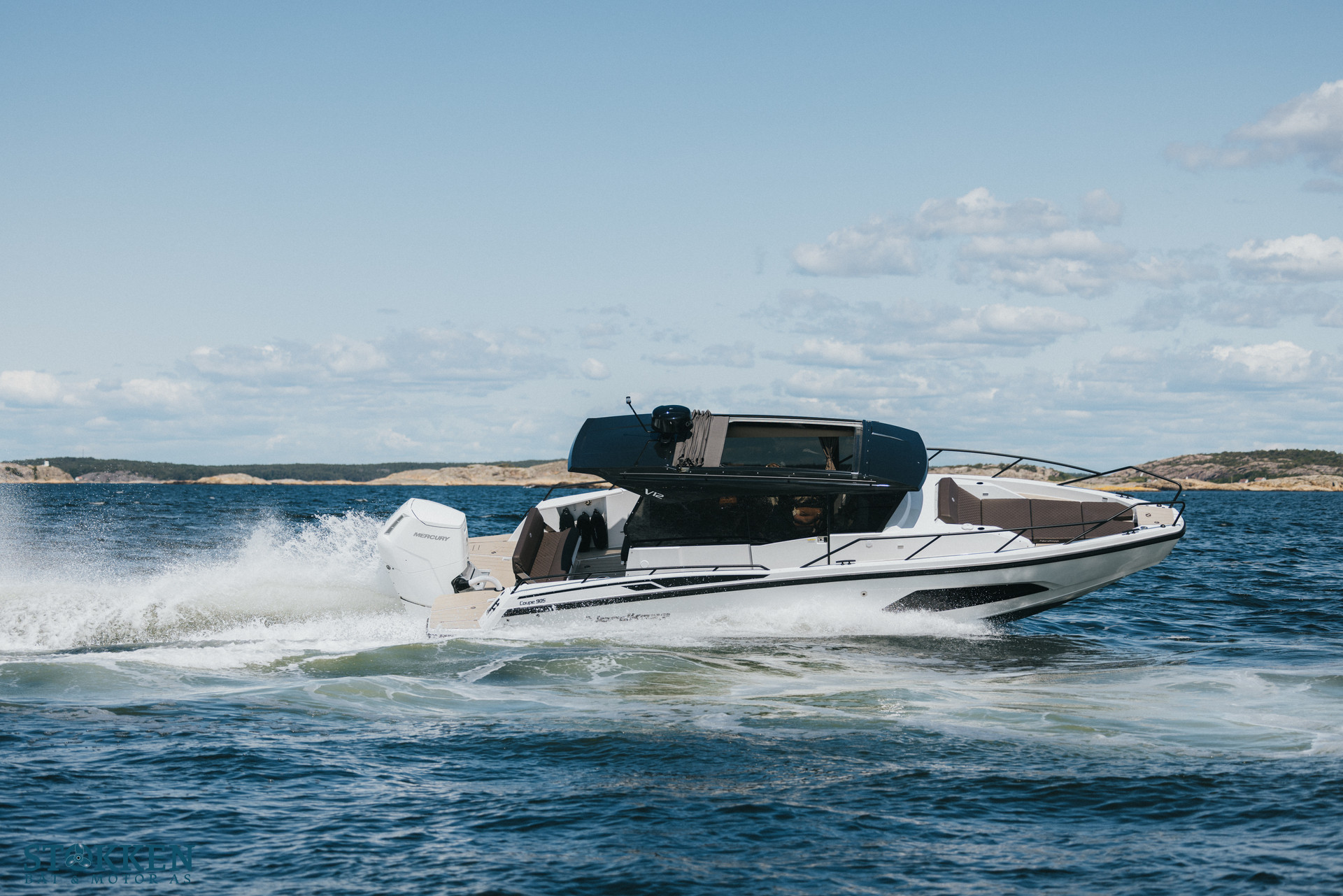 [general.product.image.short] 1 - Nordkapp Coupe 905 V12 Edition - Hvit Mercury 600h