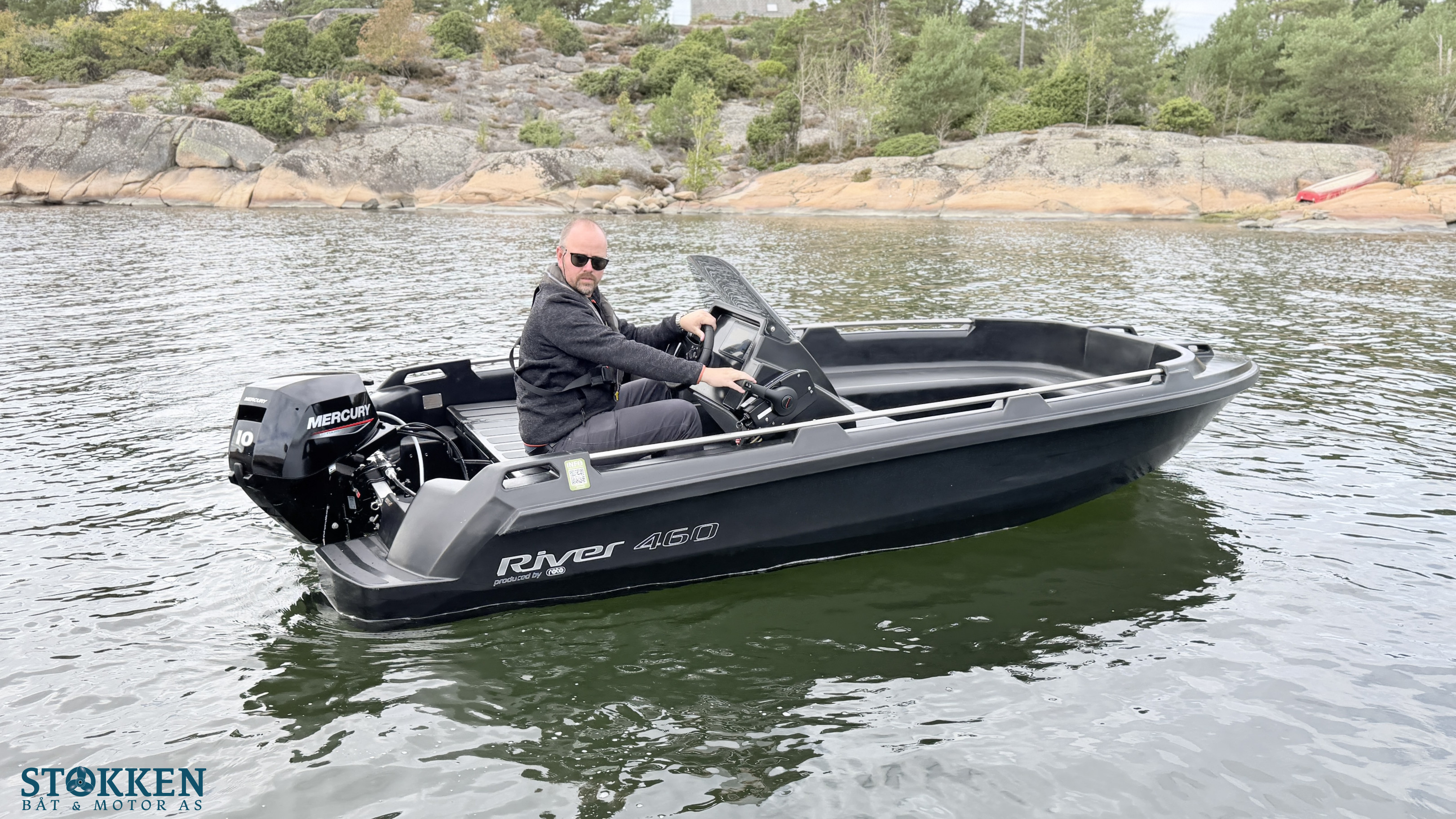 [general.product.image.short] 1 - River 460 XR - Mercury 10hk (20hk) - Kartplotter 2