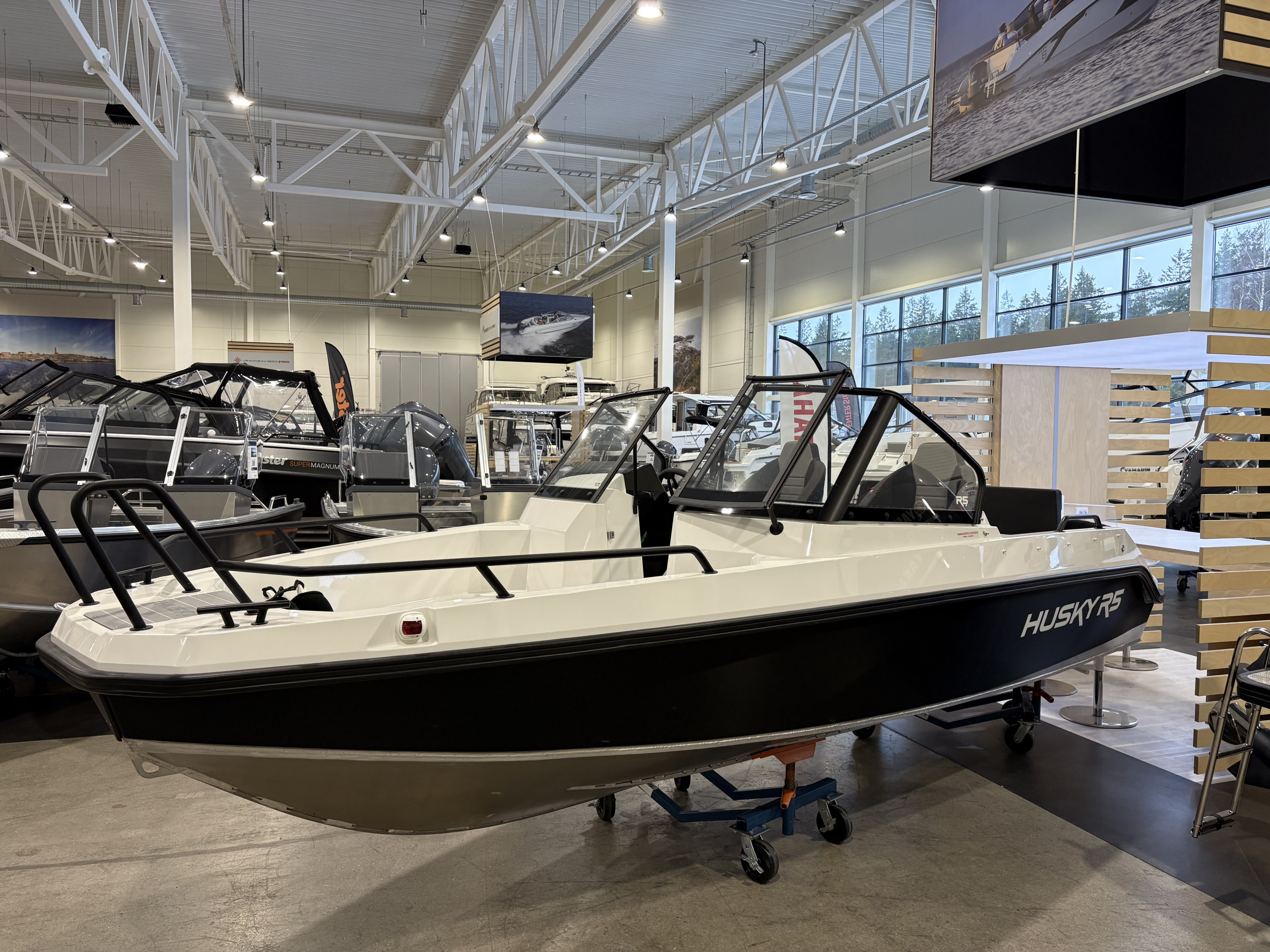 Produktbild 1 - Husky R5 ink. Yamaha F100 2026 Kampanj! 2022