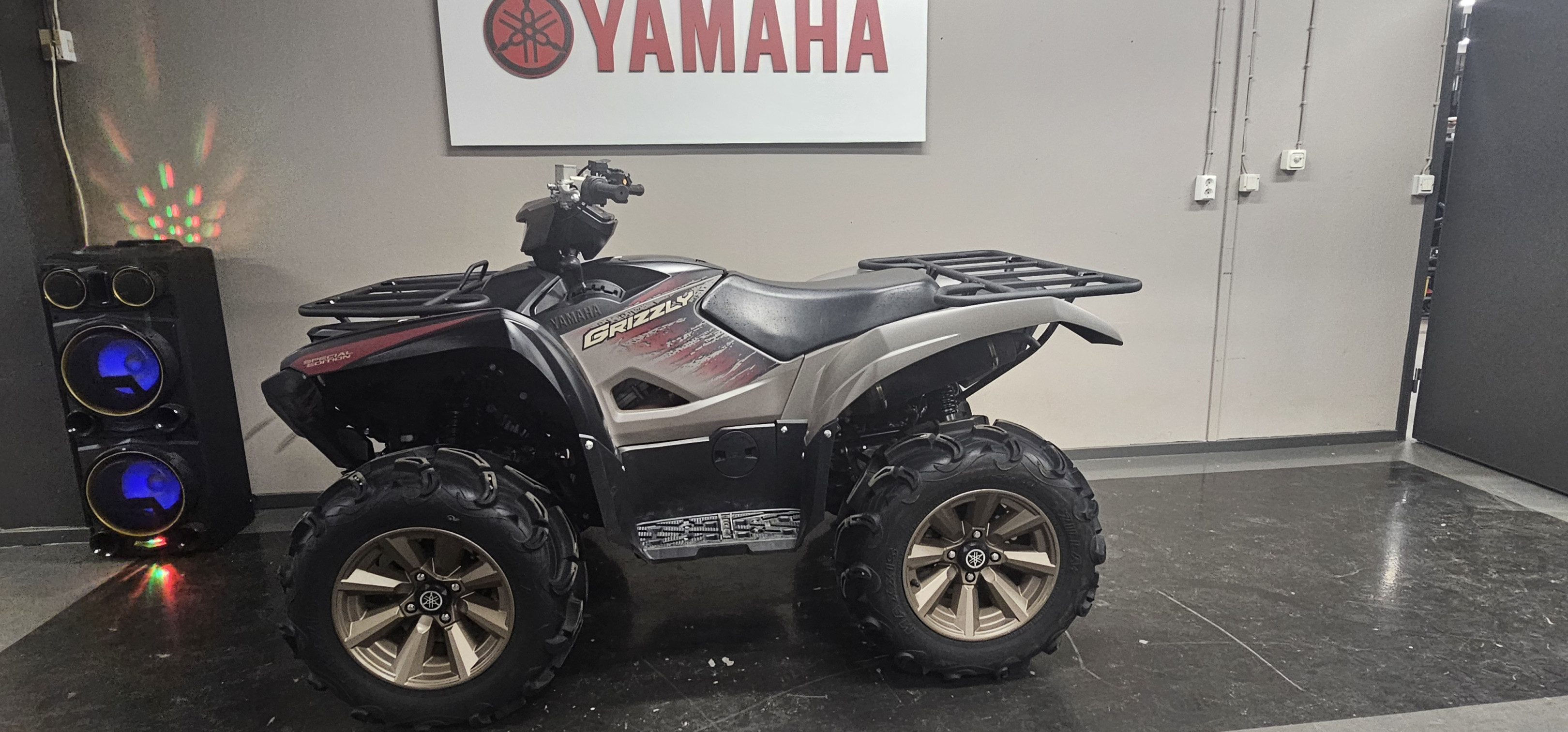 Produktbild 1 - Yamaha Grizzly 700 EPS SE X-TR Titan 2024 (Momsad)