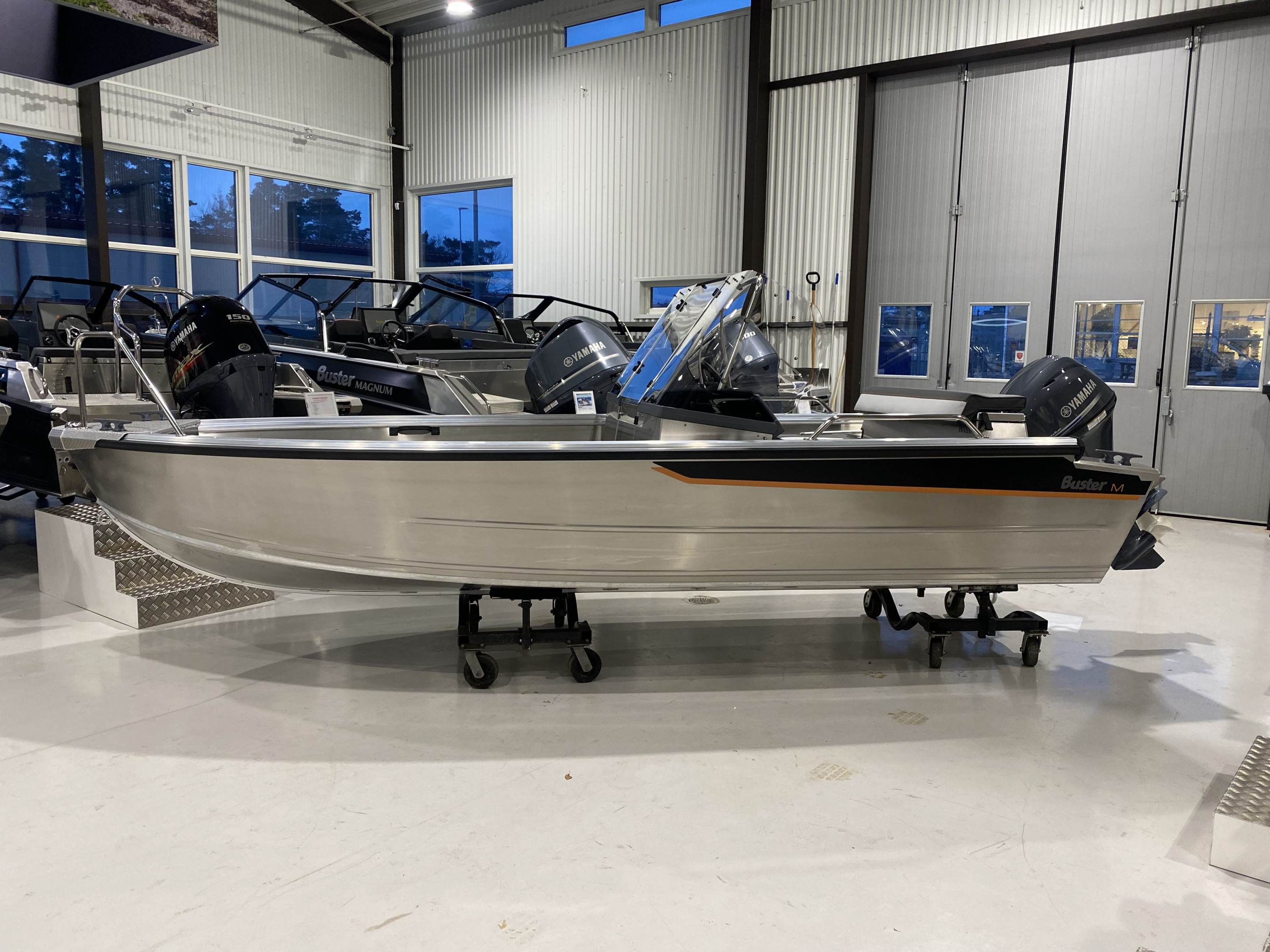 Produktbild 1 - Buster M2 ink. Yamaha F40FETL 2025