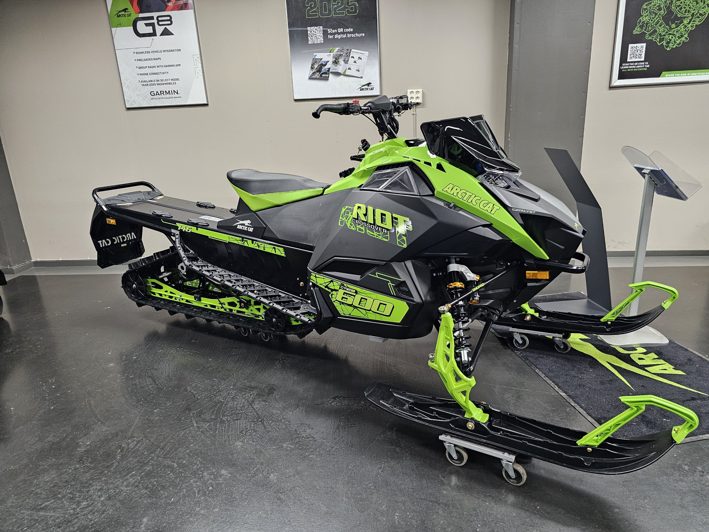 Produktbild 1 - Arctic Cat Riot 600 146" Sno Pro ES 1.75 Med Green