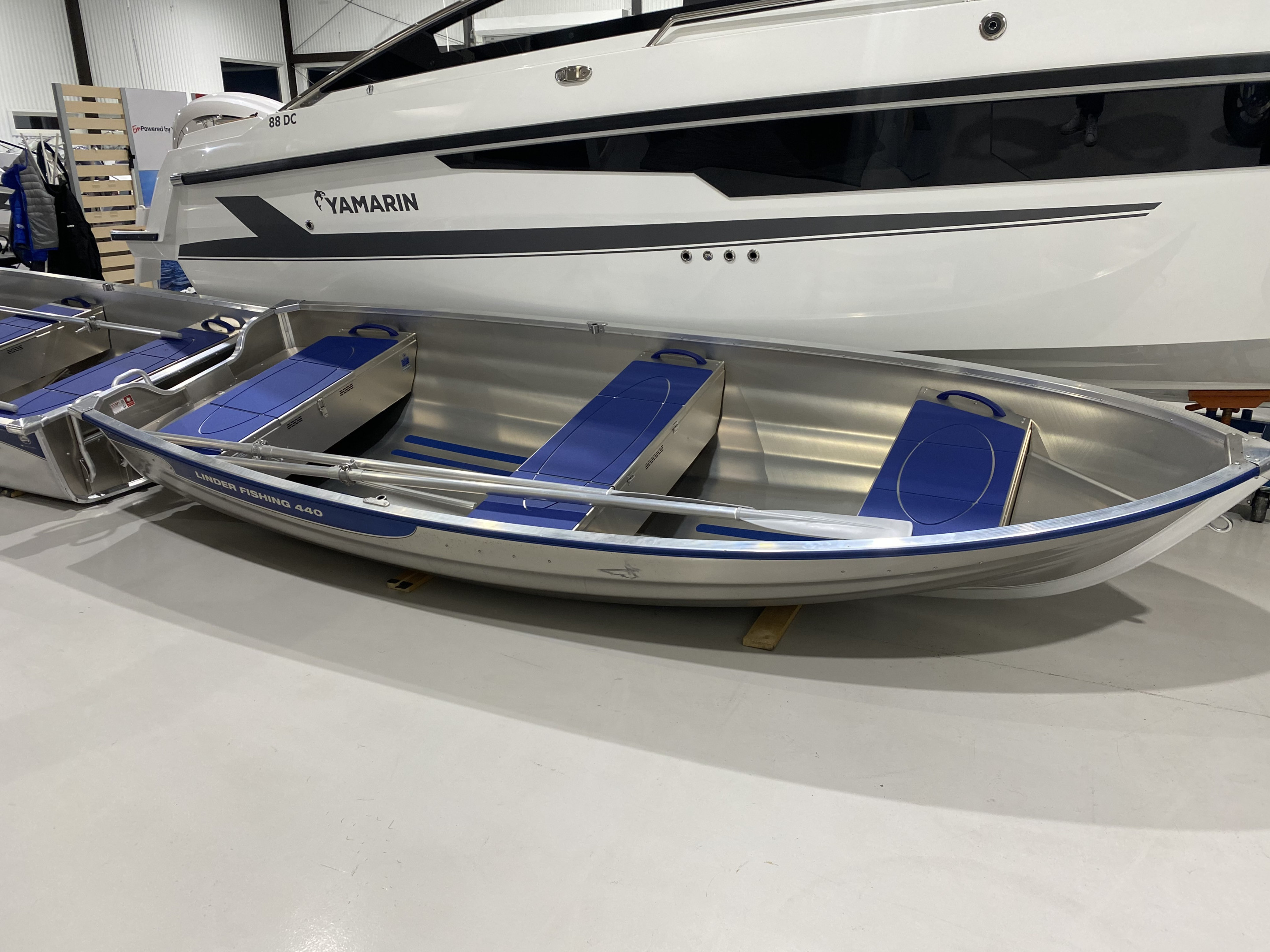 Produktbild 1 - Linder 440 Fishing inkl. 9´ åror 2026
