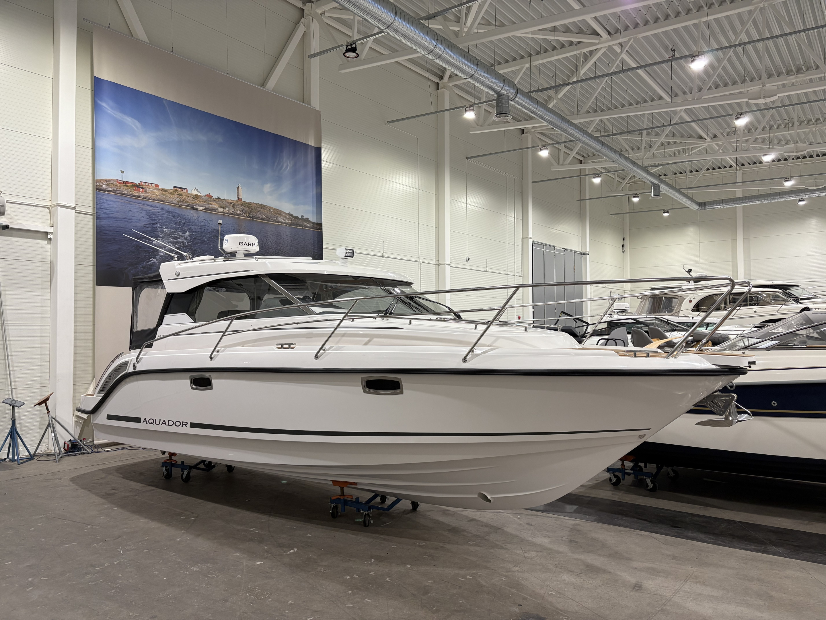 Produktbild 1 - Aquador 30HT 2021 NYSKICK Mercruiser TDI 4.2-370/B