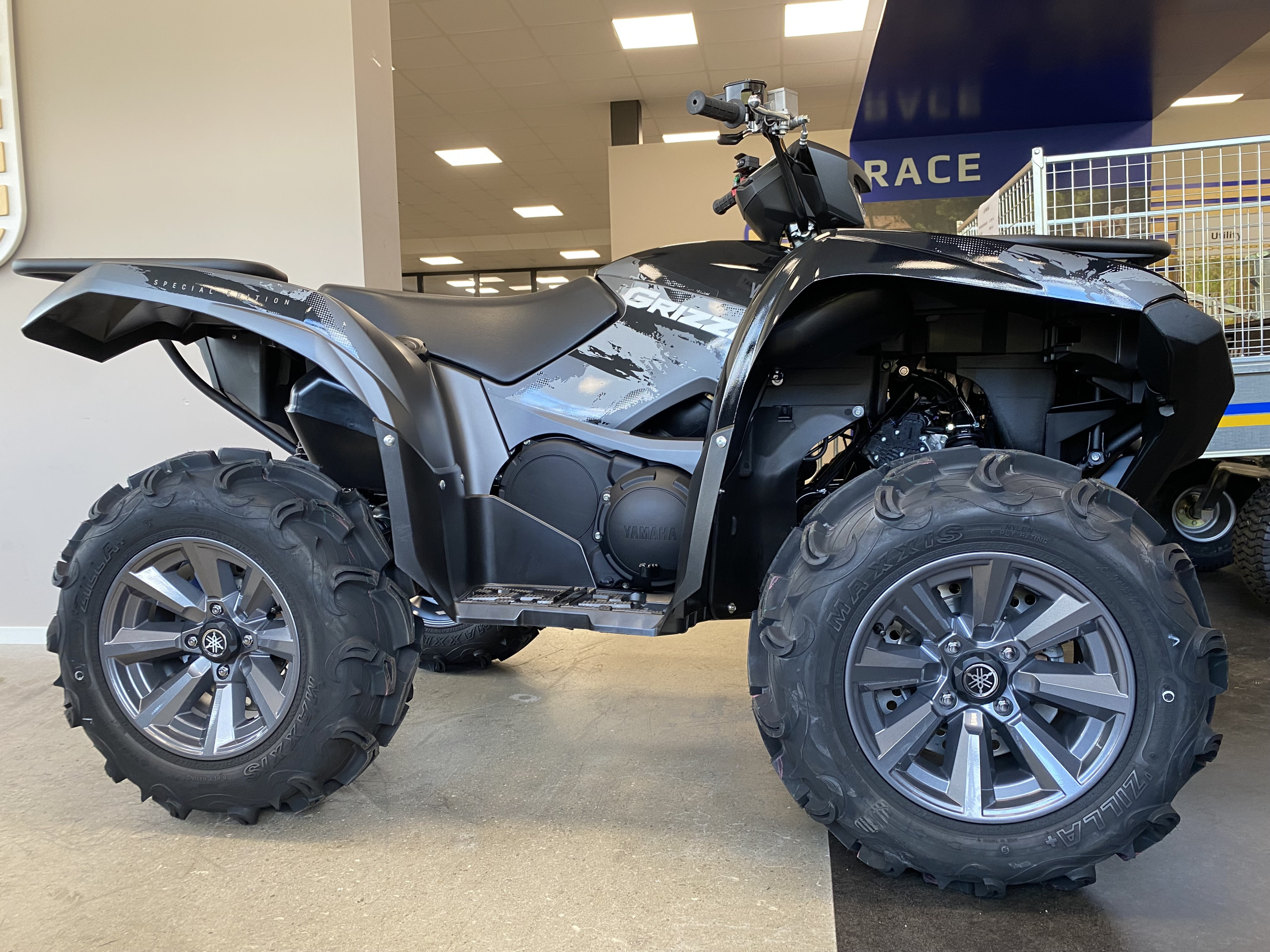 Produktbild 1 - Yamaha GRIZZLY 700 EPS SE ALU Metallic Black 2025